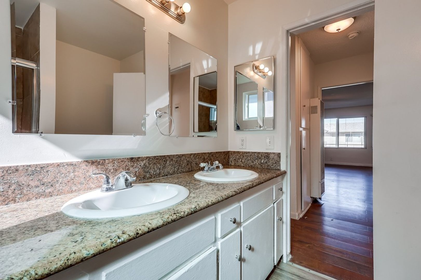 Los Angeles Apartment: 4045 Stevely Ave