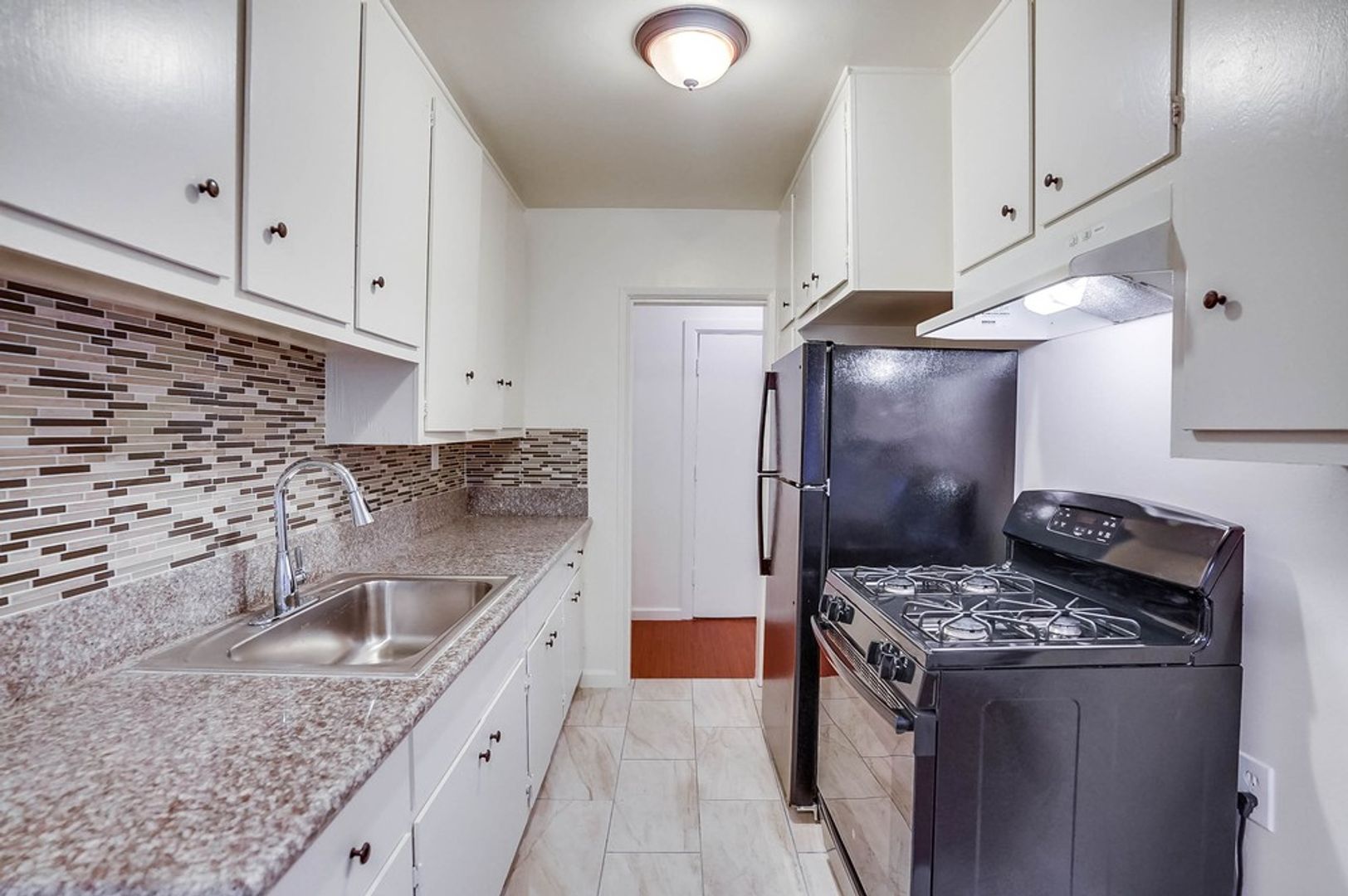 Inglewood Apartment: 537 W. Hyde Park Blvd