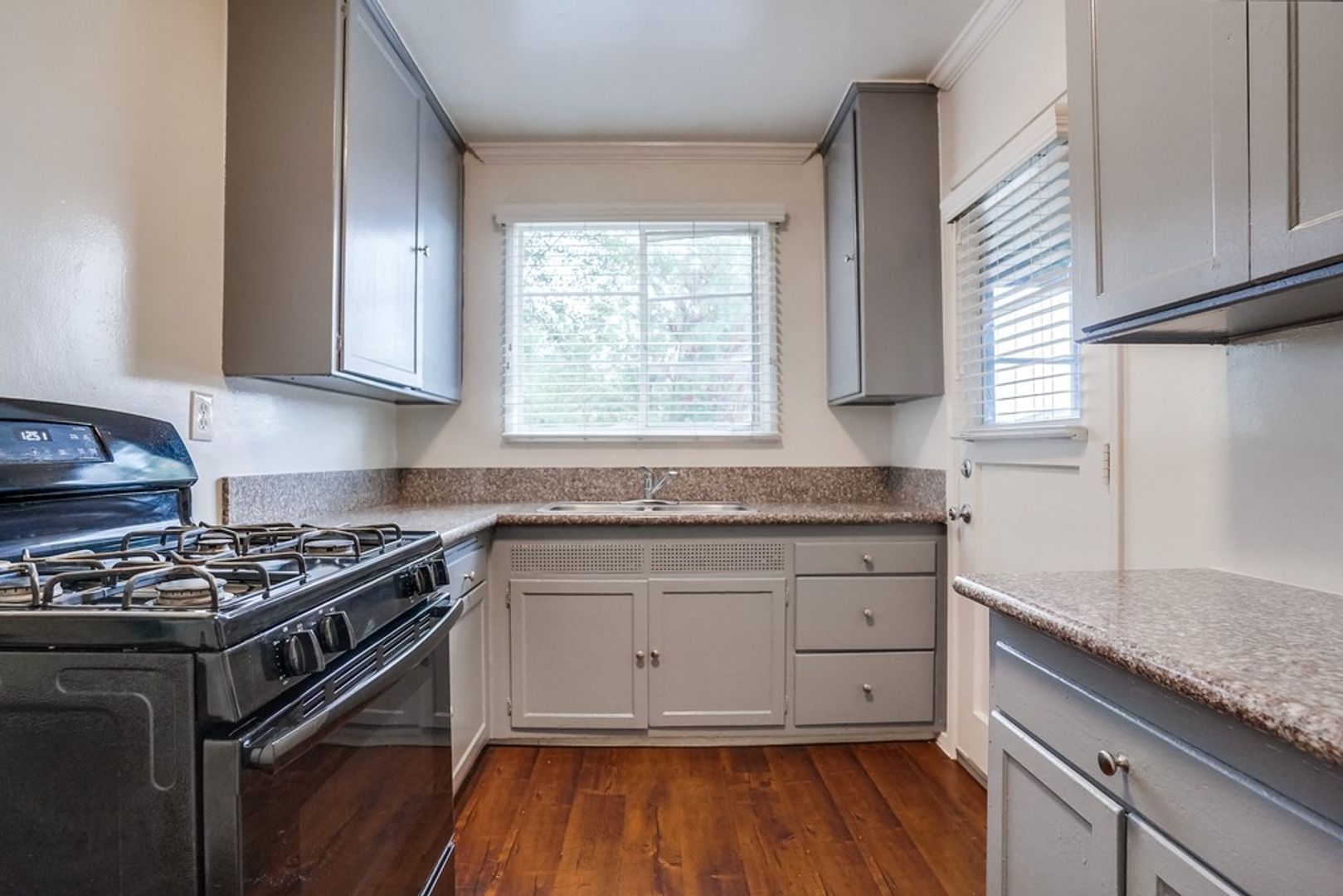 Los Angeles Apartment: 4078 Muirfield Rd & 4319 Santo Tomas Dr