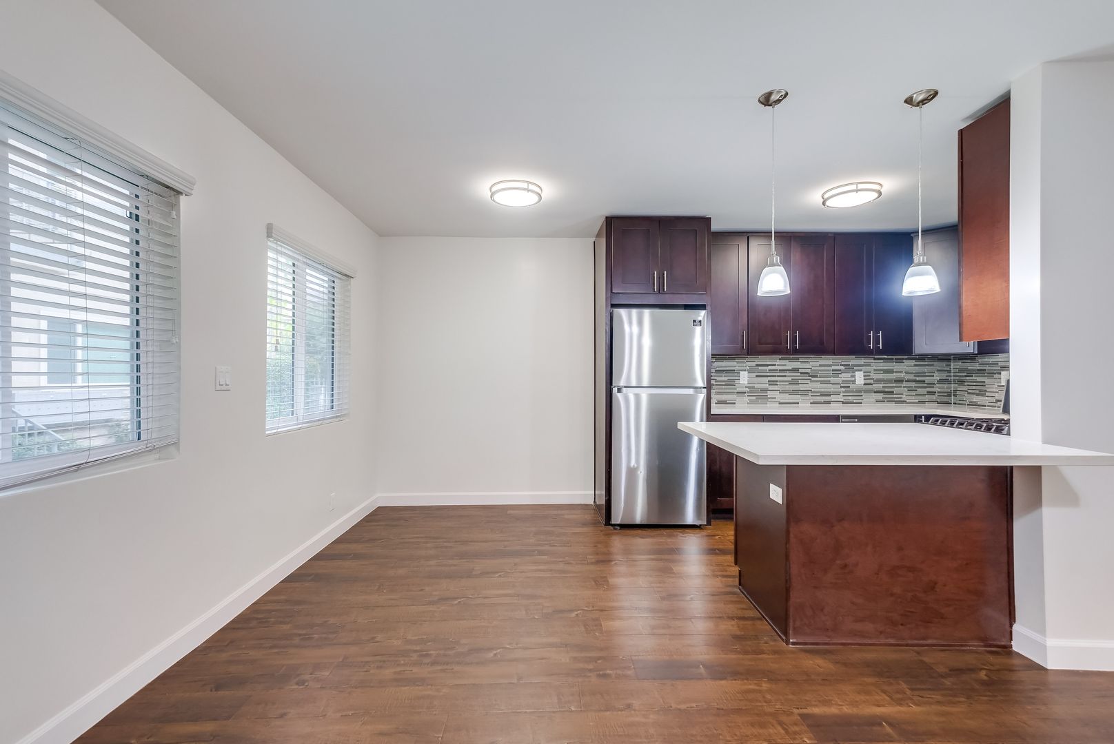 Inglewood Apartment: 629 - 633 W. Hyde Park Blvd