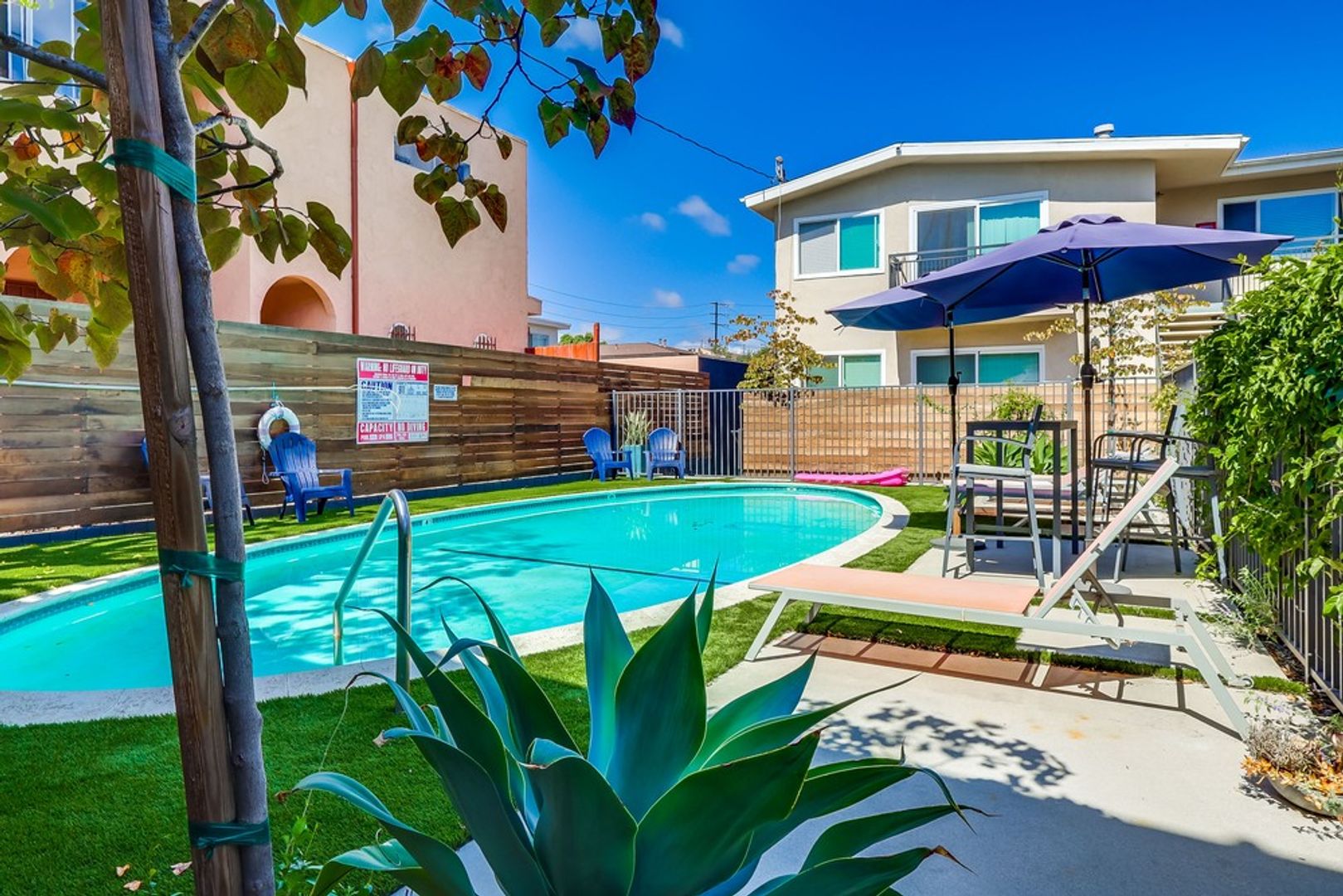 Inglewood Apartment: 333 W. Queen St