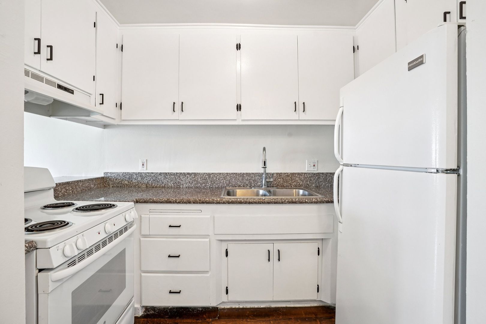 Los Angeles Apartment: 3715 W. 27th St