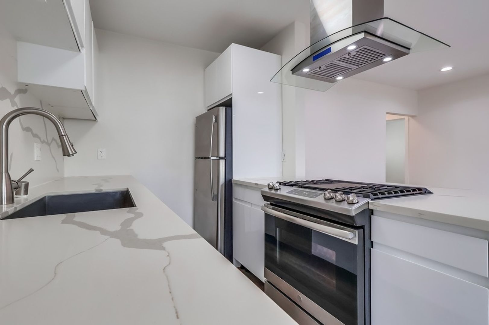 Inglewood Apartment: 715 Marlborough Ave