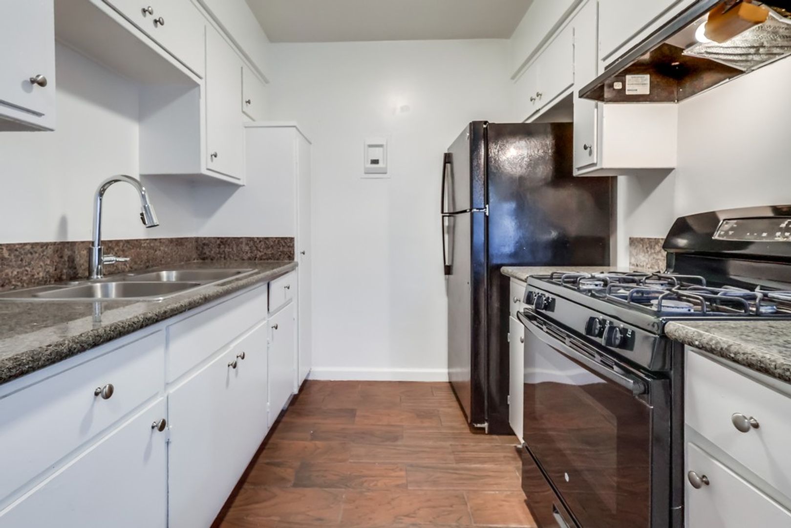 Los Angeles Apartment: 6205 8th Ave