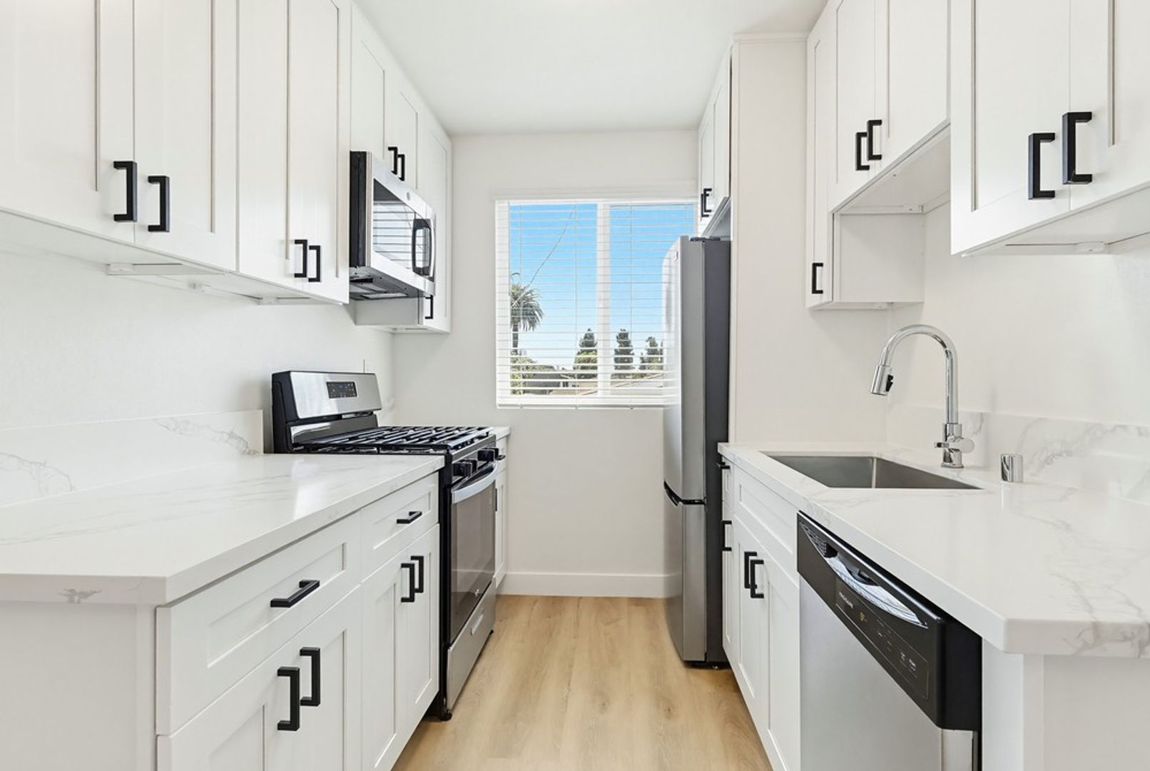 Los Angeles Apartment: 1106 Leighton Ave