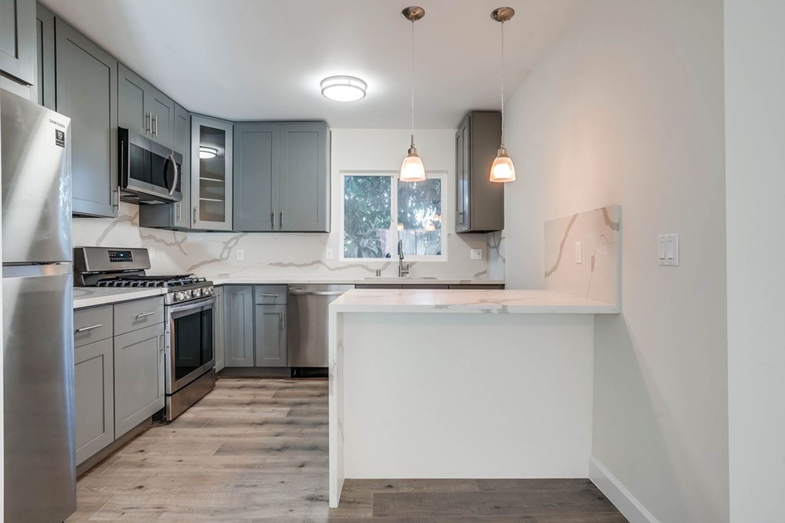 Inglewood Apartment: 343 Warren Ln