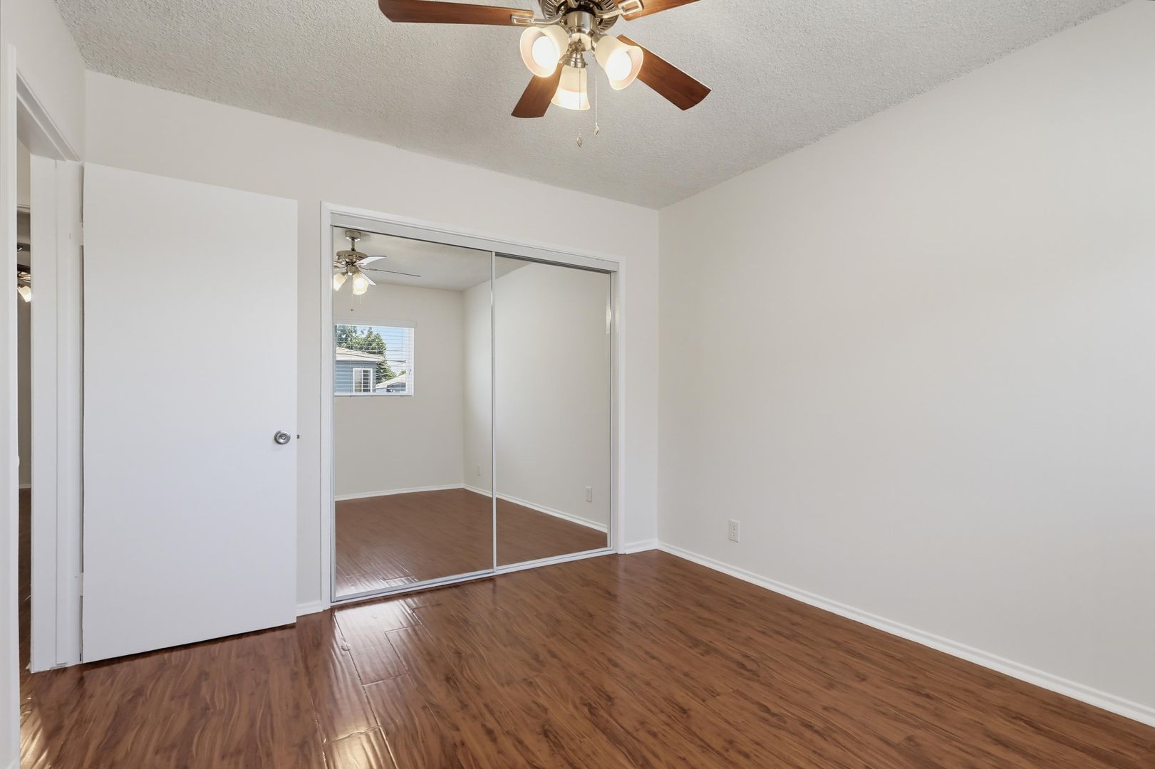 Los Angeles Apartment: 6113 8th Ave