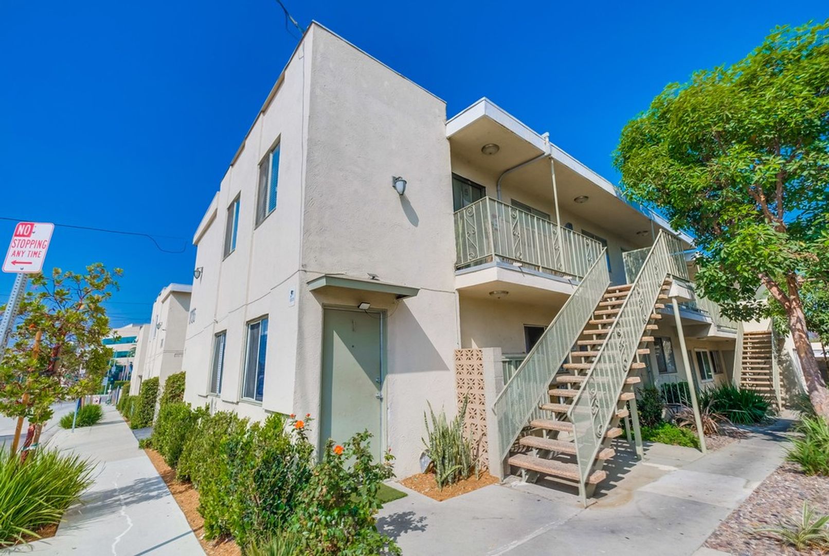 Los Angeles Apartment: 1735 W. 120th St