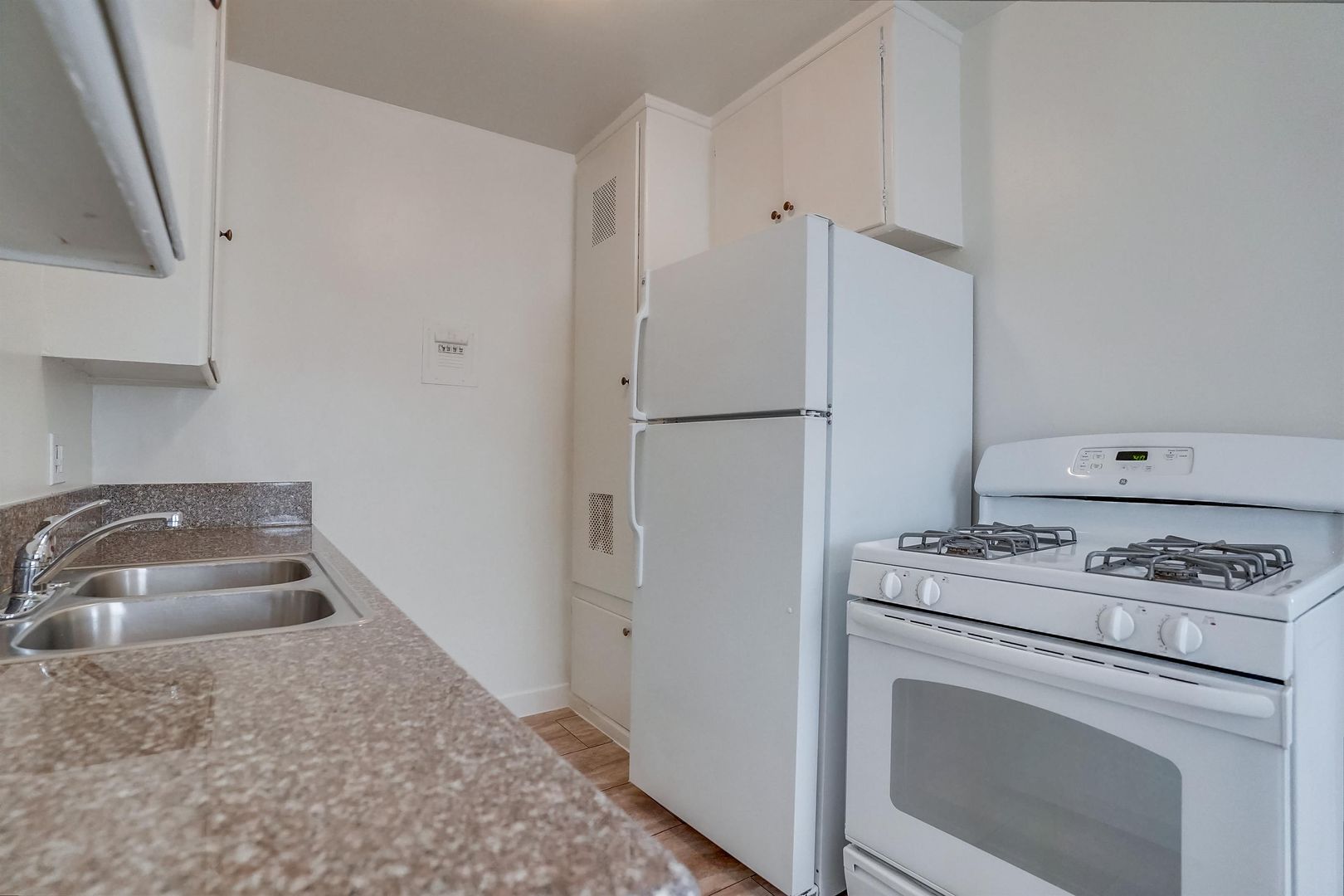Los Angeles Apartment: 6028 - 6100 West Blvd