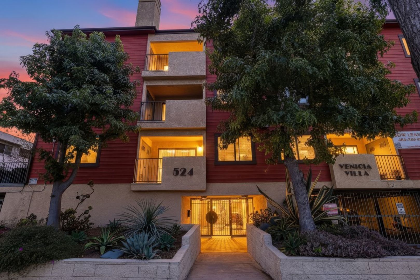 Inglewood Apartment: 524 Venice Way