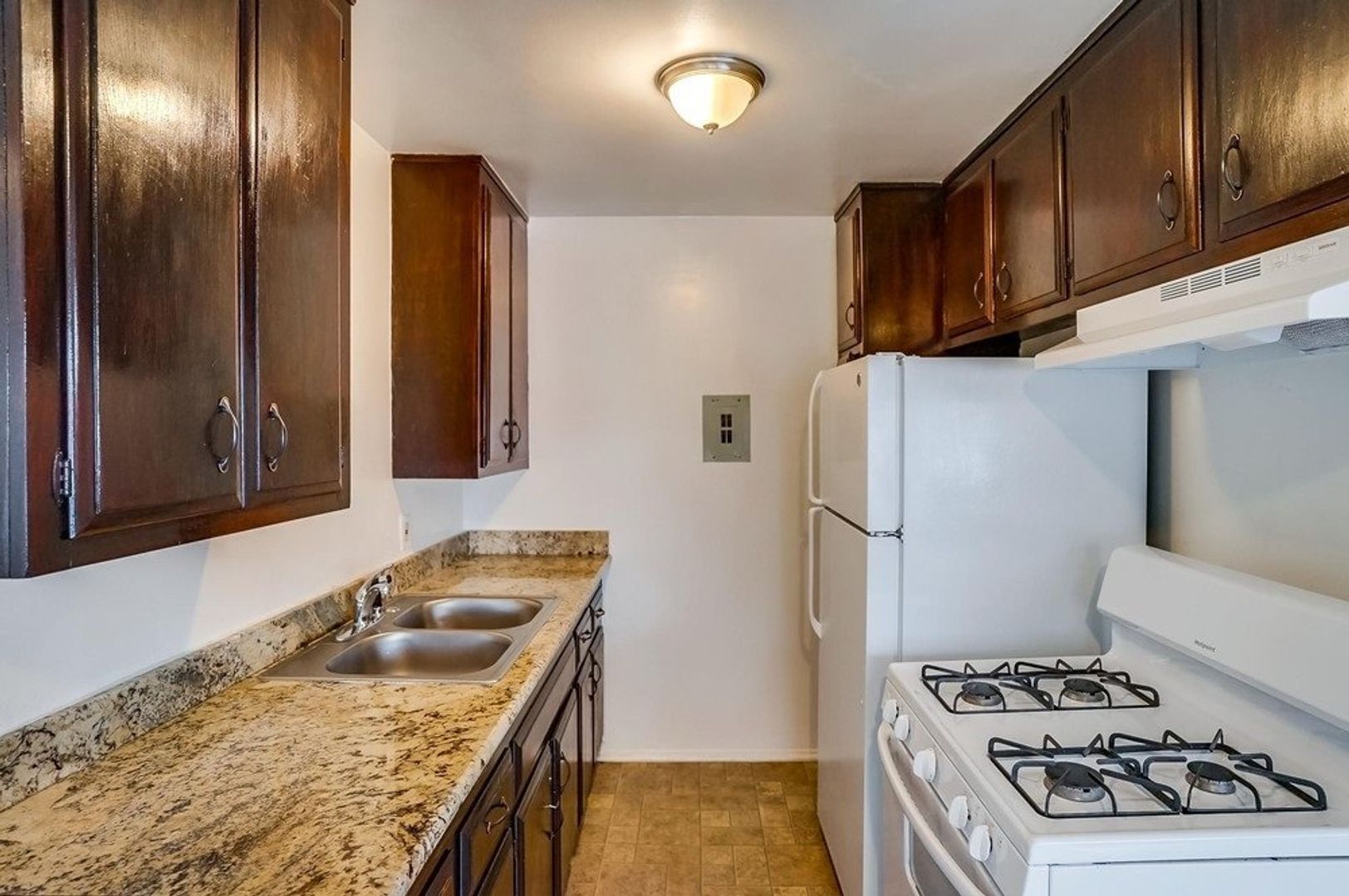 Los Angeles Apartment: 6113 8th Ave