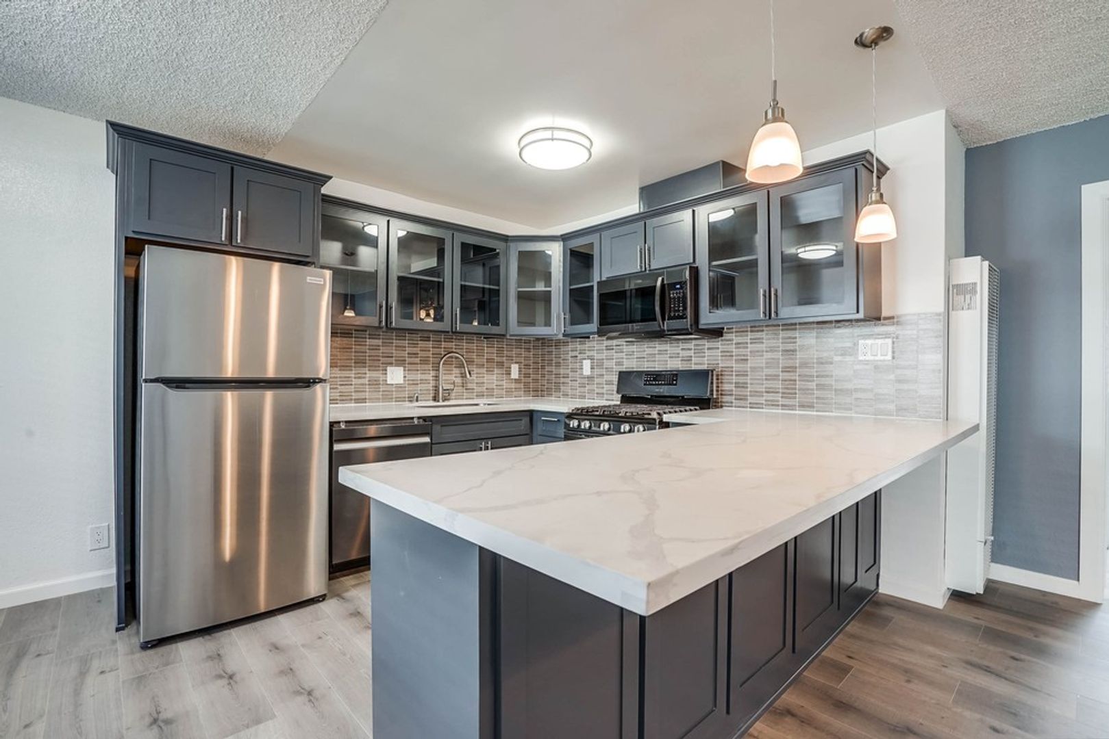 Los Angeles Apartment: 6407 10th Ave