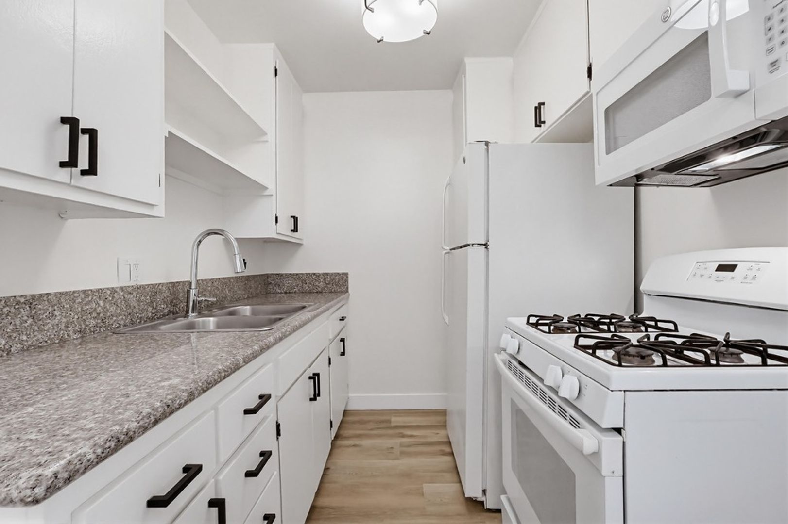 Los Angeles Apartment: 6407 10th Ave