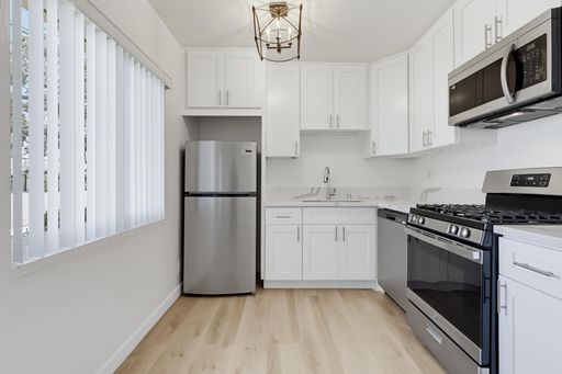 1BD Apt with A/C, Stainless Steel Appliances, Gym and Gated Parking! $99 Deposit ONLY – photo 1