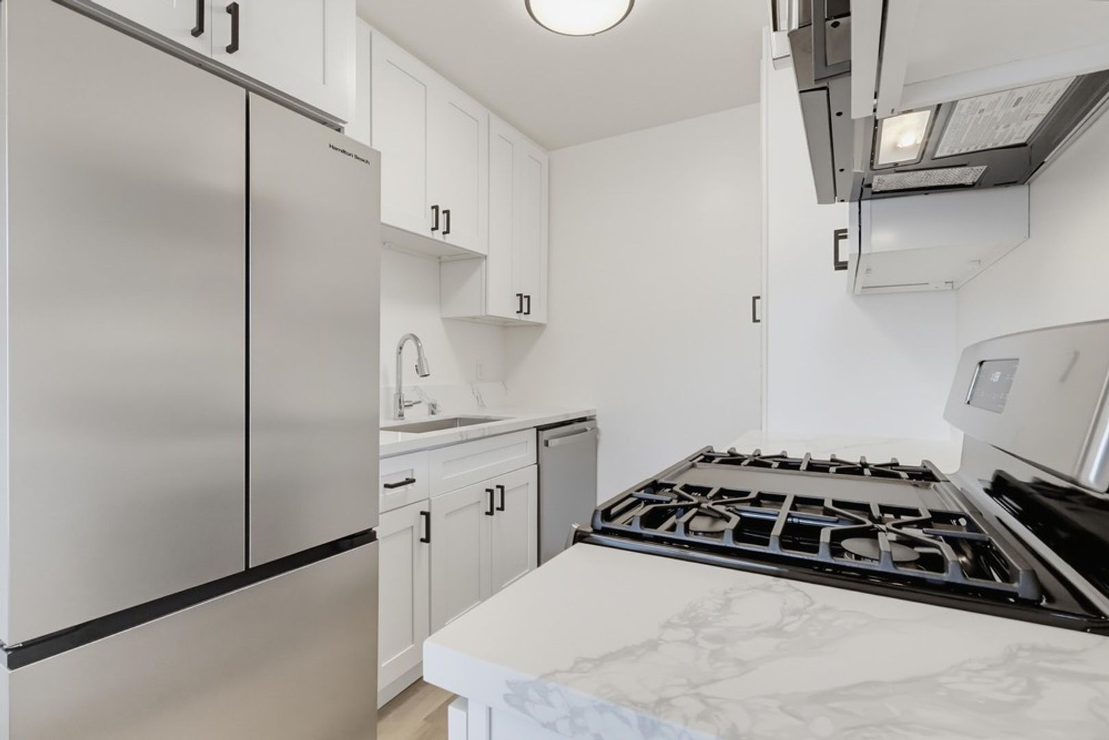 Los Angeles Apartment: 6028 - 6100 West Blvd