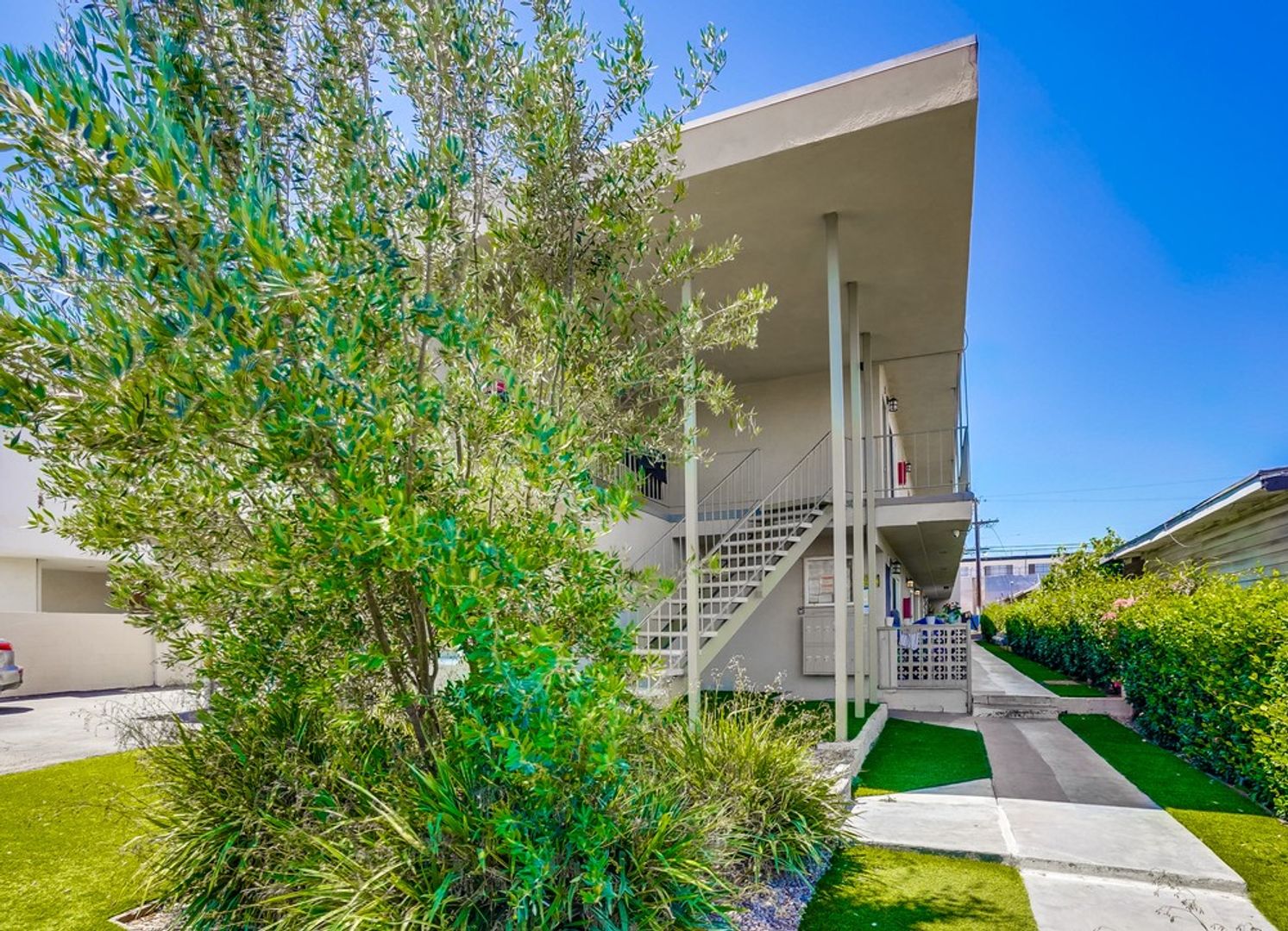 Los Angeles Apartment: 6205 8th Ave