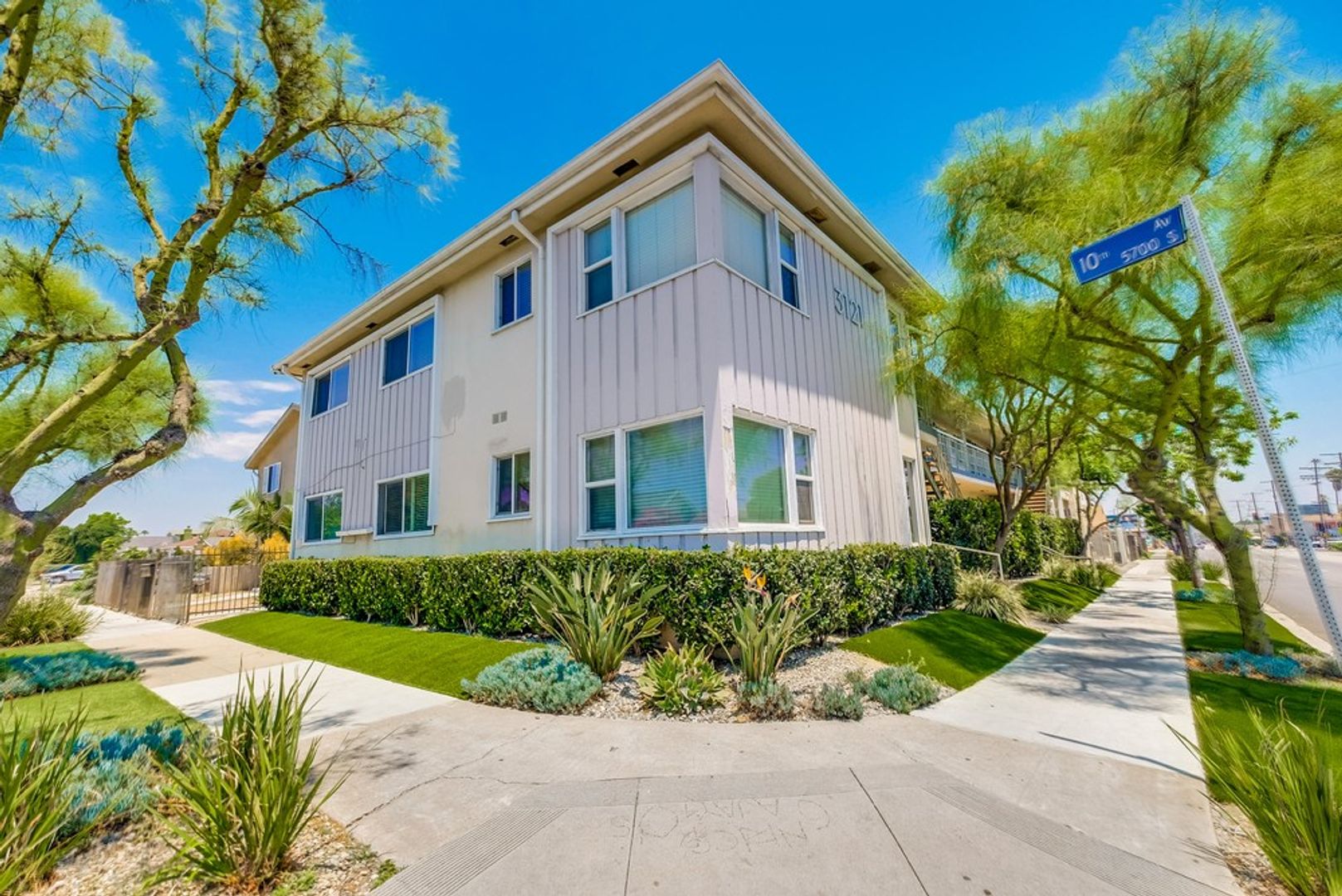 Los Angeles Apartment: 3121 W. Slauson