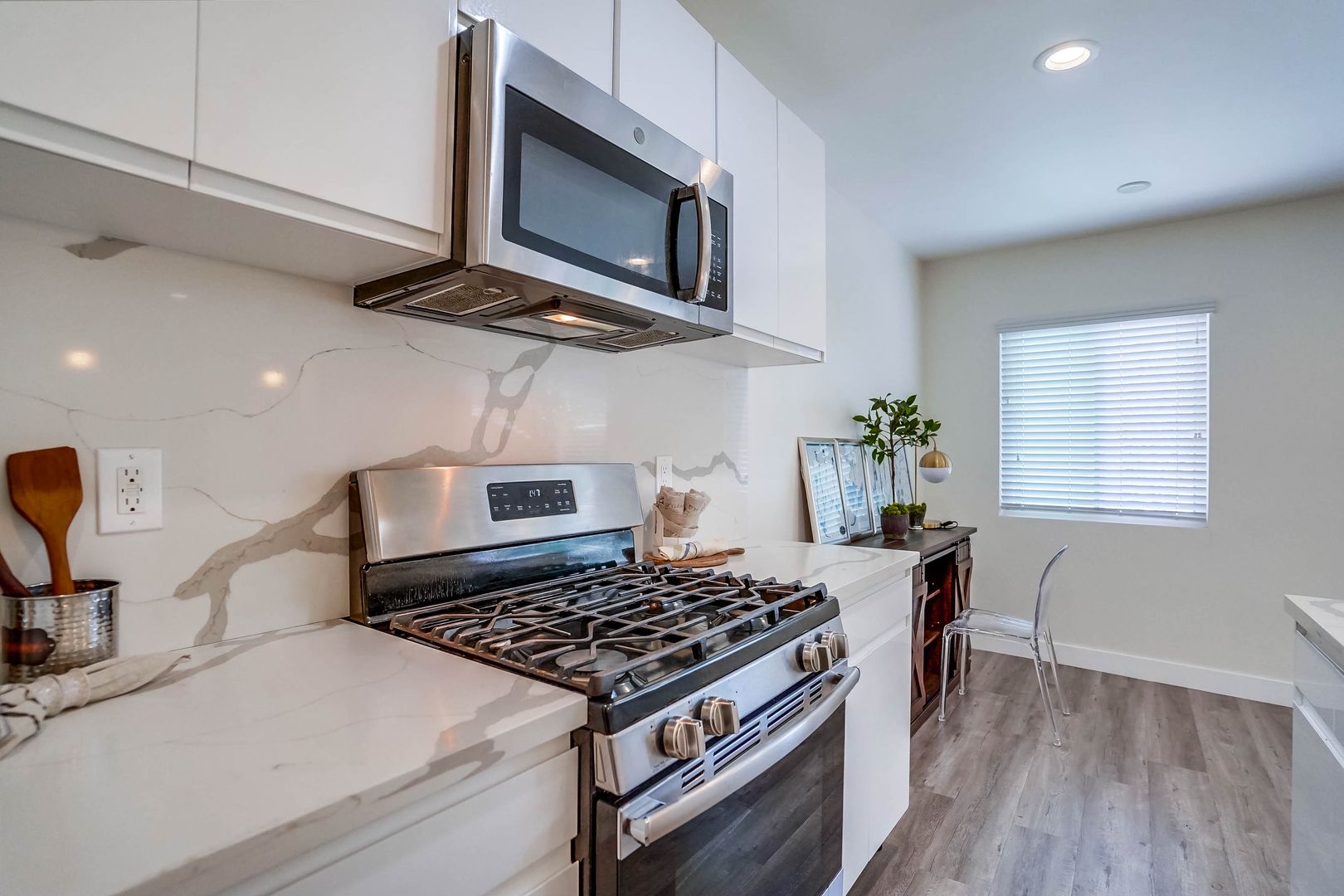 Inglewood Apartment: 715 Marlborough Ave