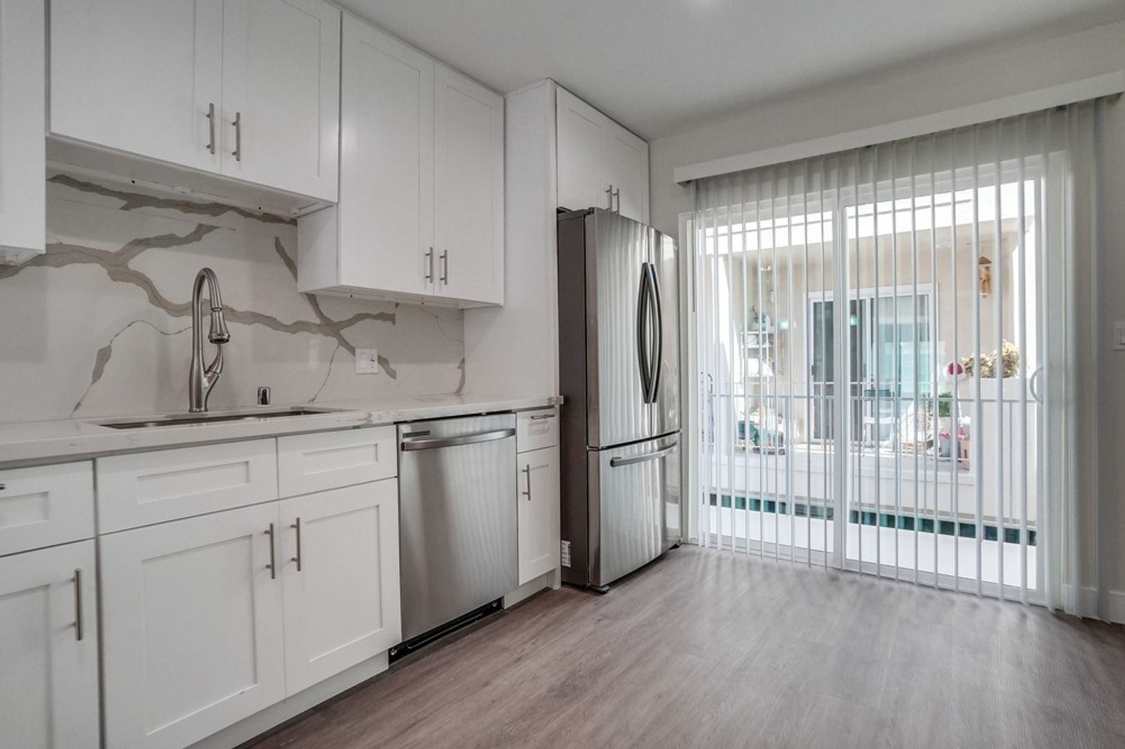 Inglewood Apartment: 437 & 441 W. Queen St