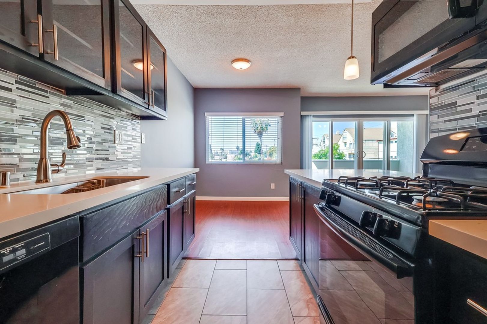 Inglewood Apartment: 537 W. Hyde Park Blvd