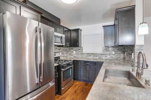 1BD/1BA comes 2 Parking Spaces, Elevator and Cold A/C! / 2 Weeks Free – photo 1