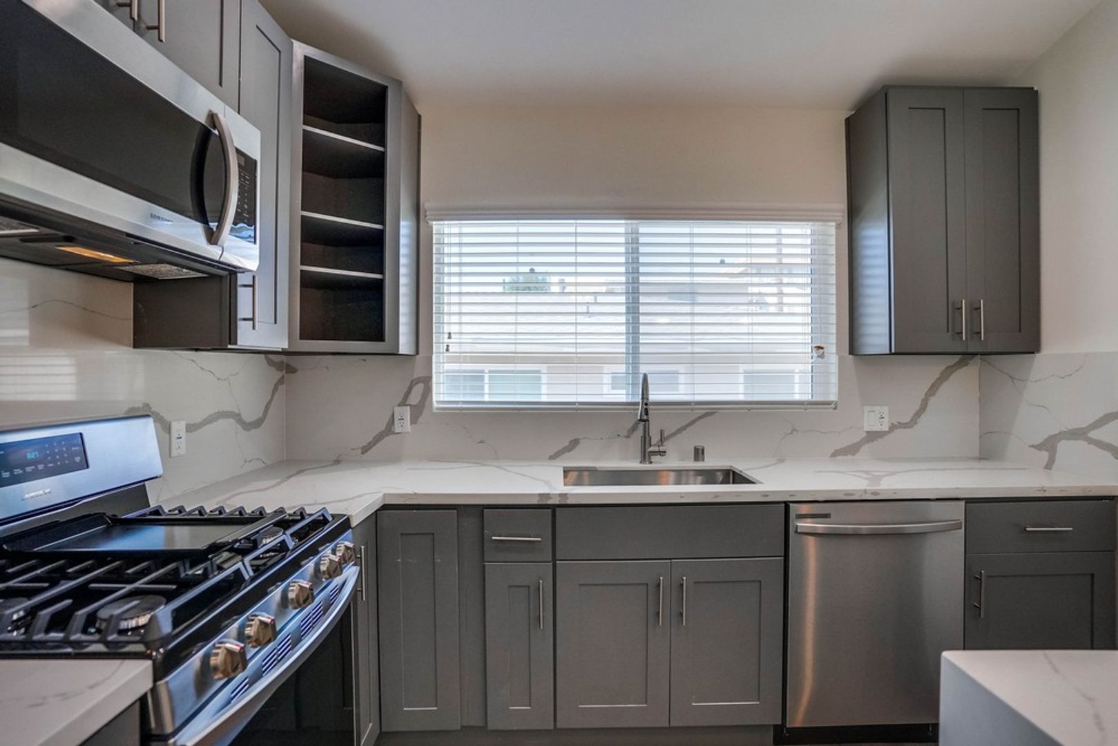 Inglewood Apartment: 544 Evergreen St