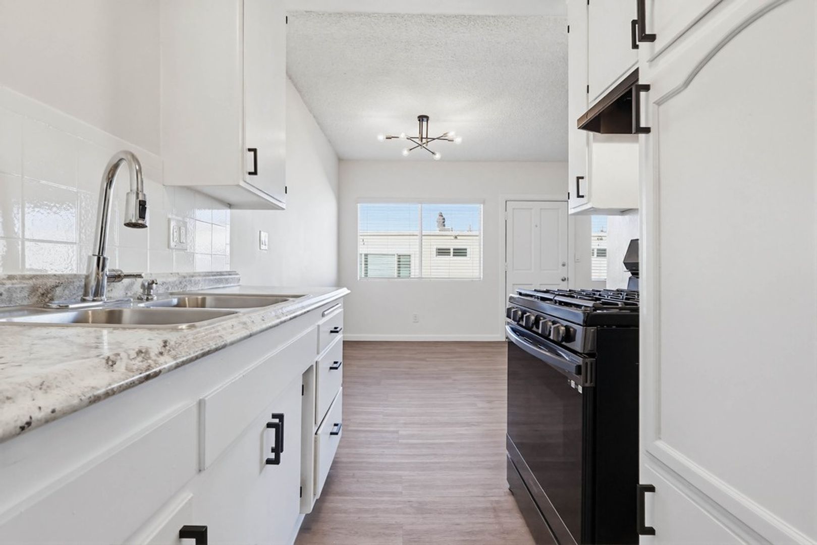 Los Angeles Apartment: 6803 Brynhurst Ave