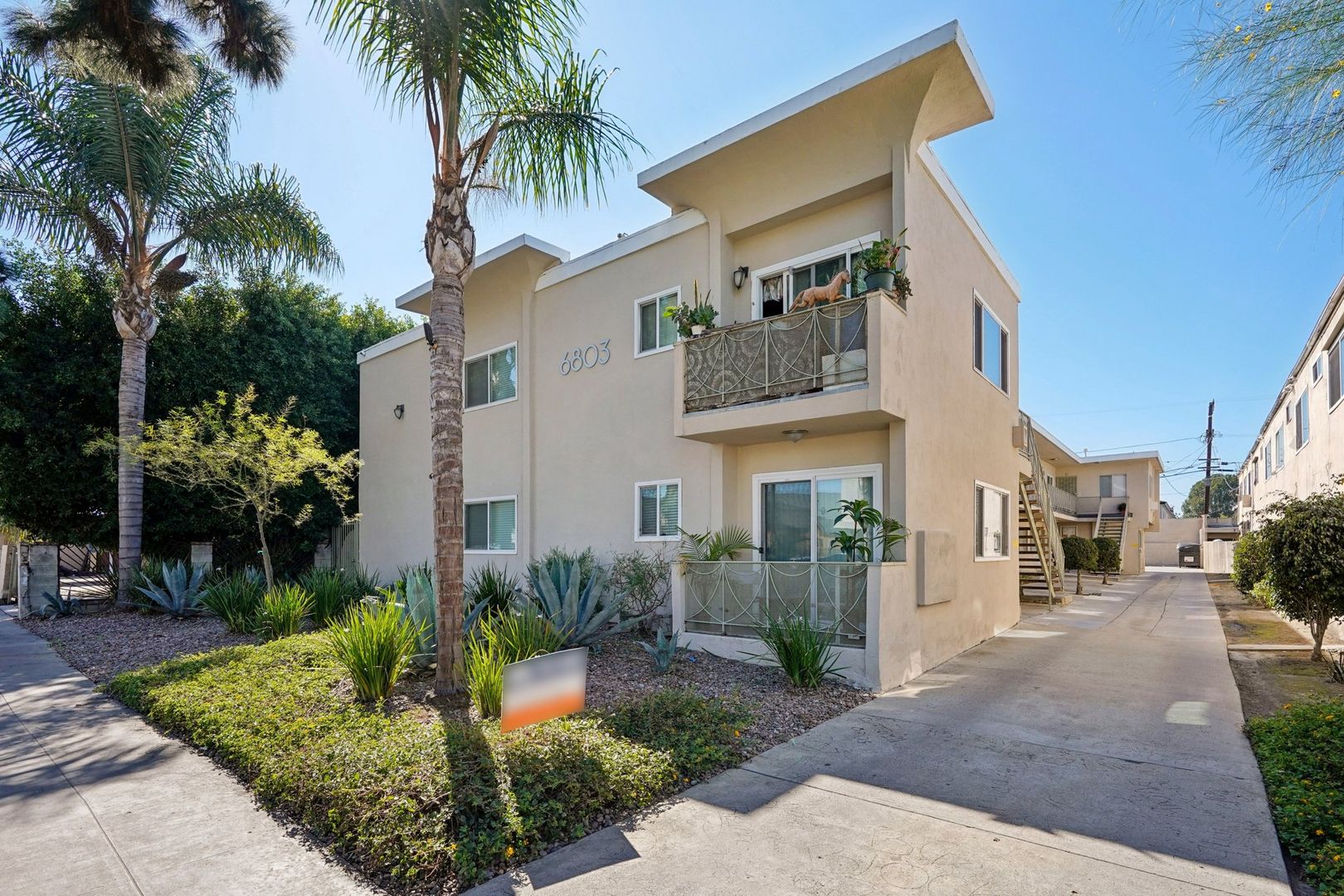 Los Angeles Apartment: 6803 Brynhurst Ave