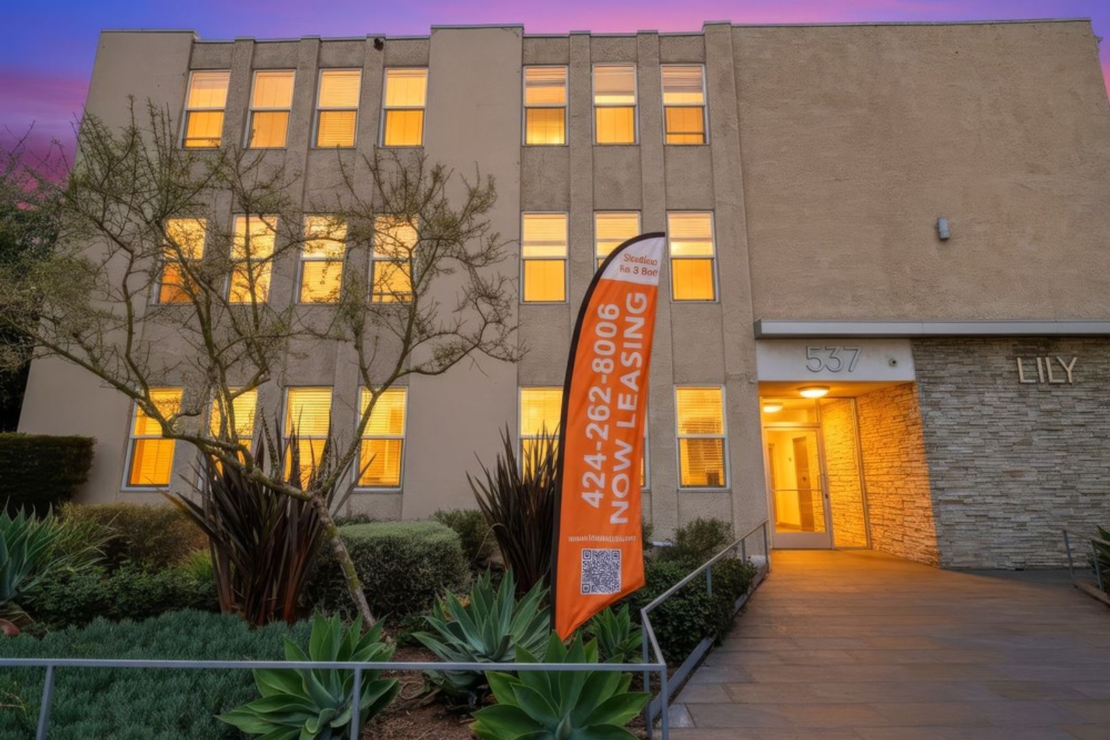 Inglewood Apartment: 537 W. Hyde Park Blvd