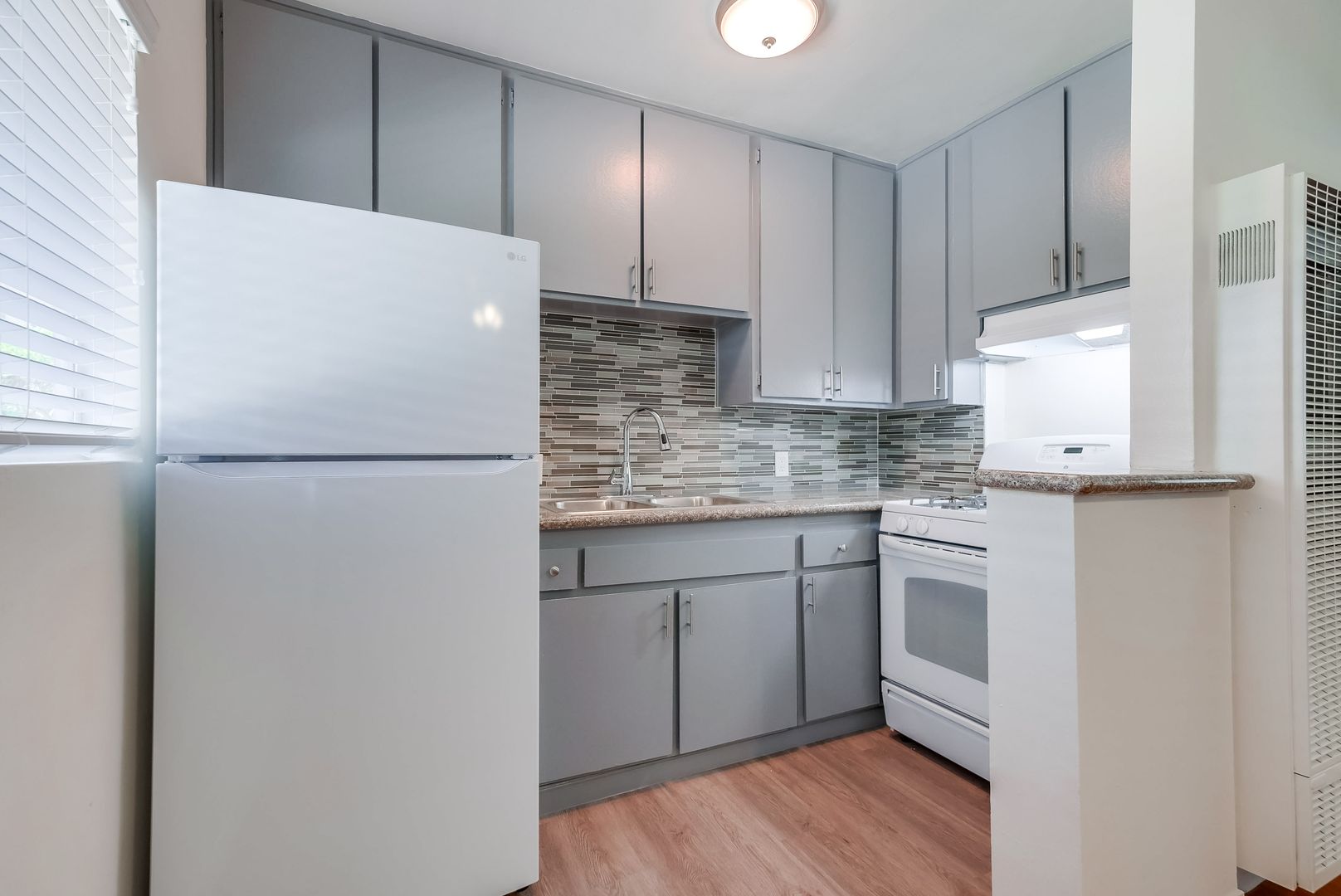 Los Angeles Apartment: 4307 W. 28th St