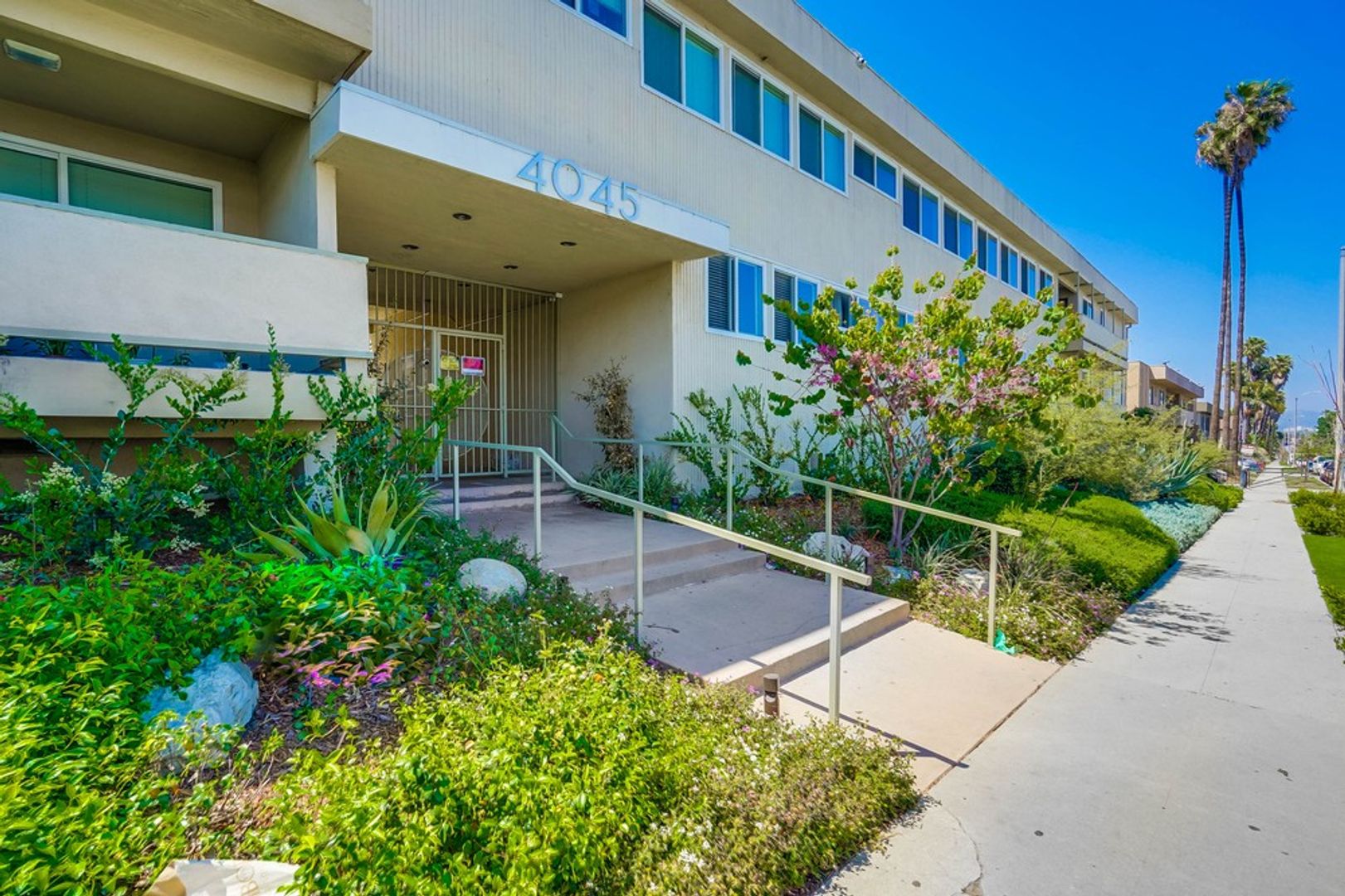 Los Angeles Apartment: 4045 Stevely Ave