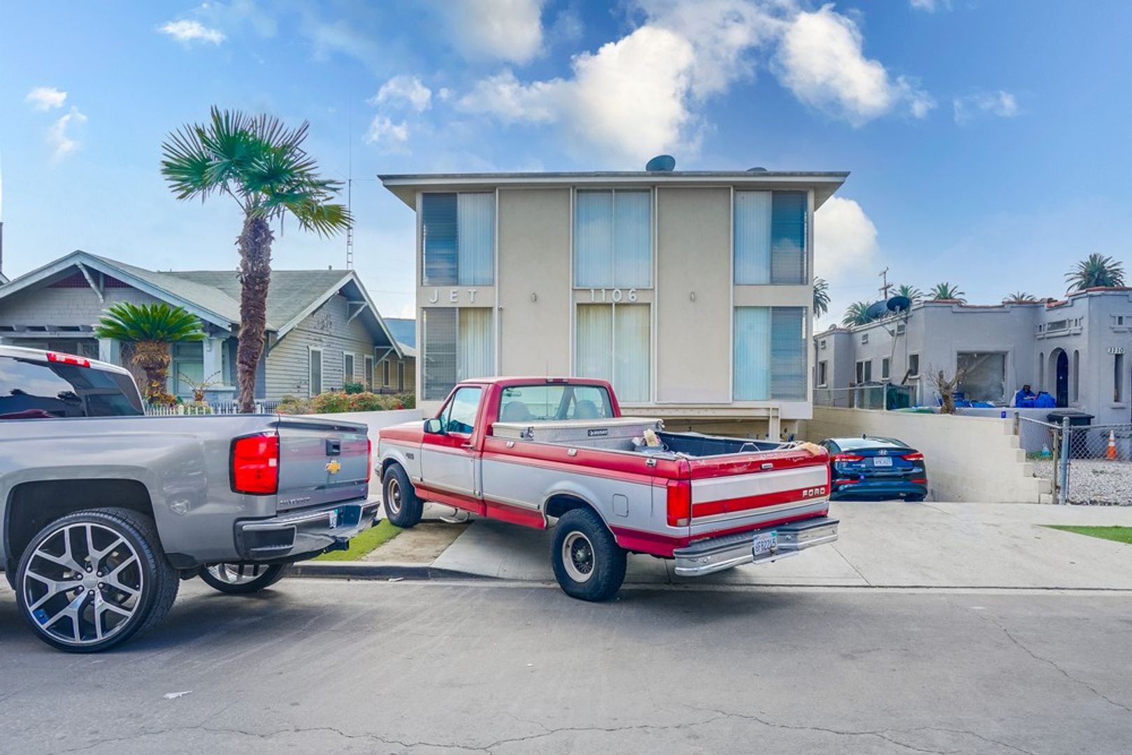 Los Angeles Apartment: 1106 Leighton Ave