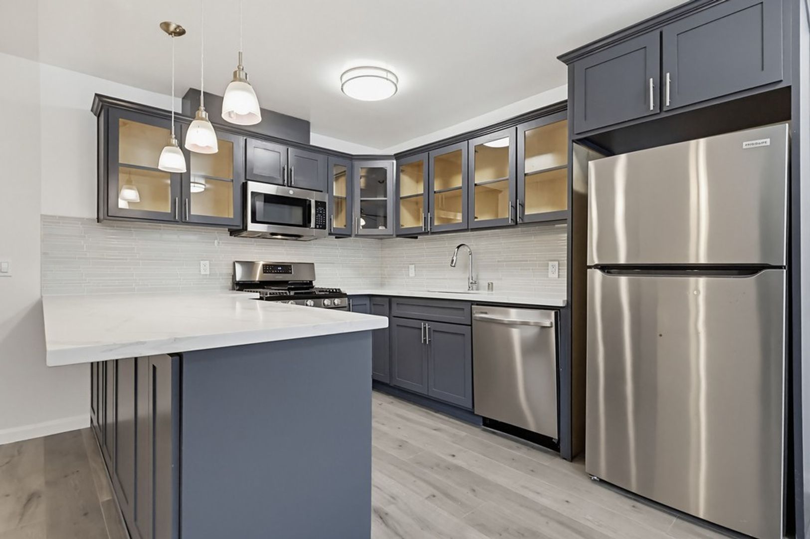 Los Angeles Apartment: 6113 8th Ave