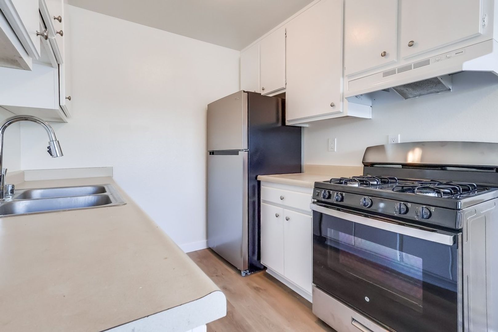 Inglewood Apartment: 3638 W 113th St