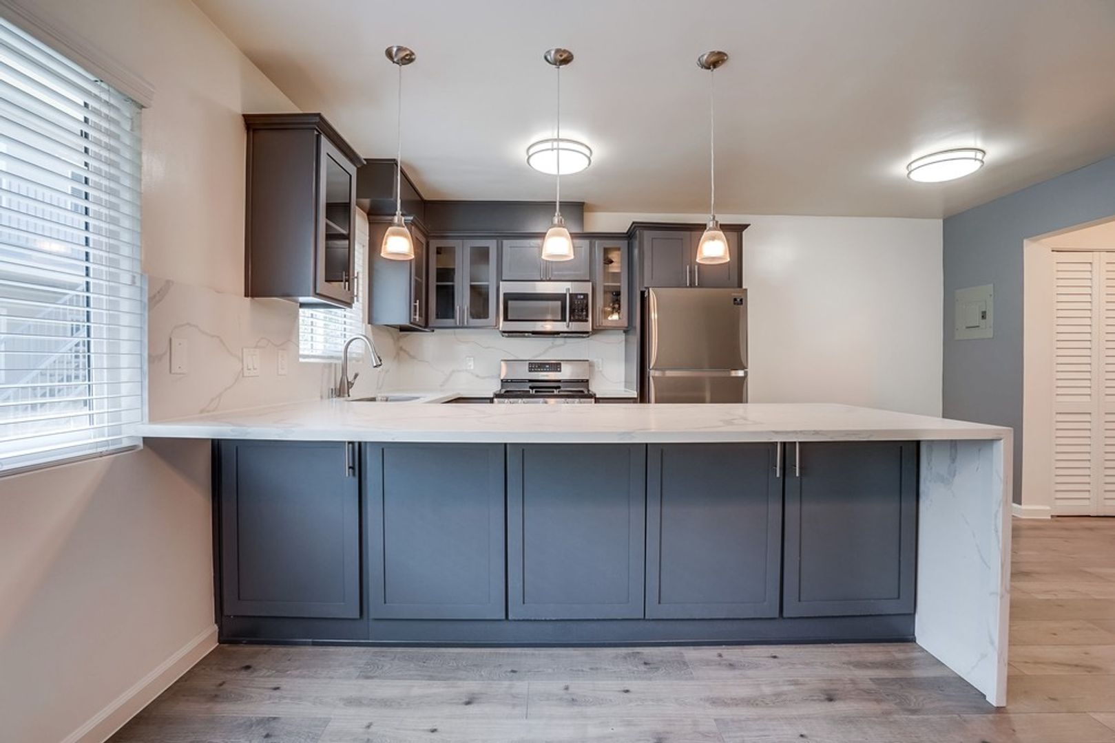 Inglewood Apartment: 822 N. Inglewood Ave