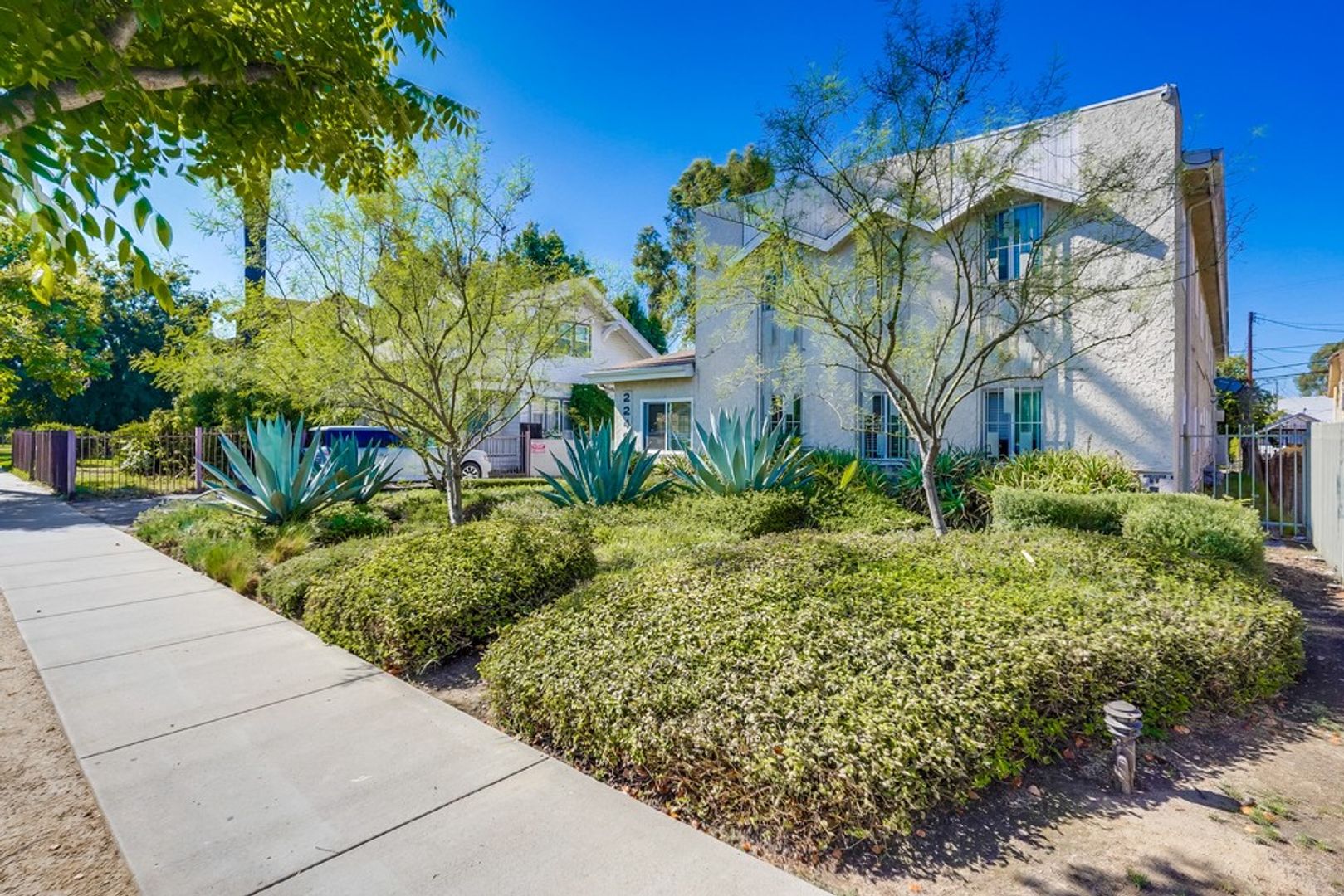 Los Angeles Apartment: 2249 W. 24th St