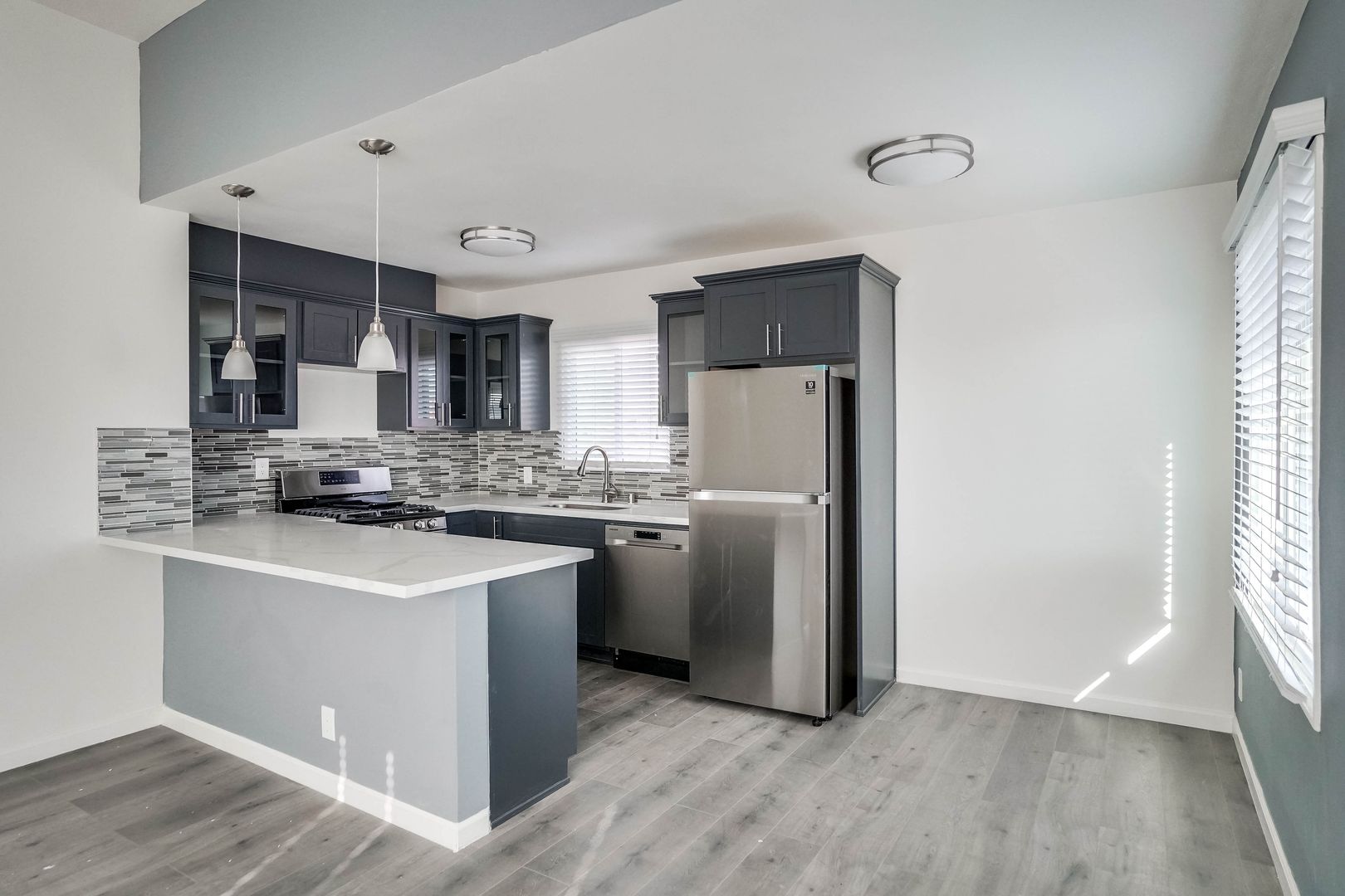 Los Angeles Apartment: 6320 11th Ave