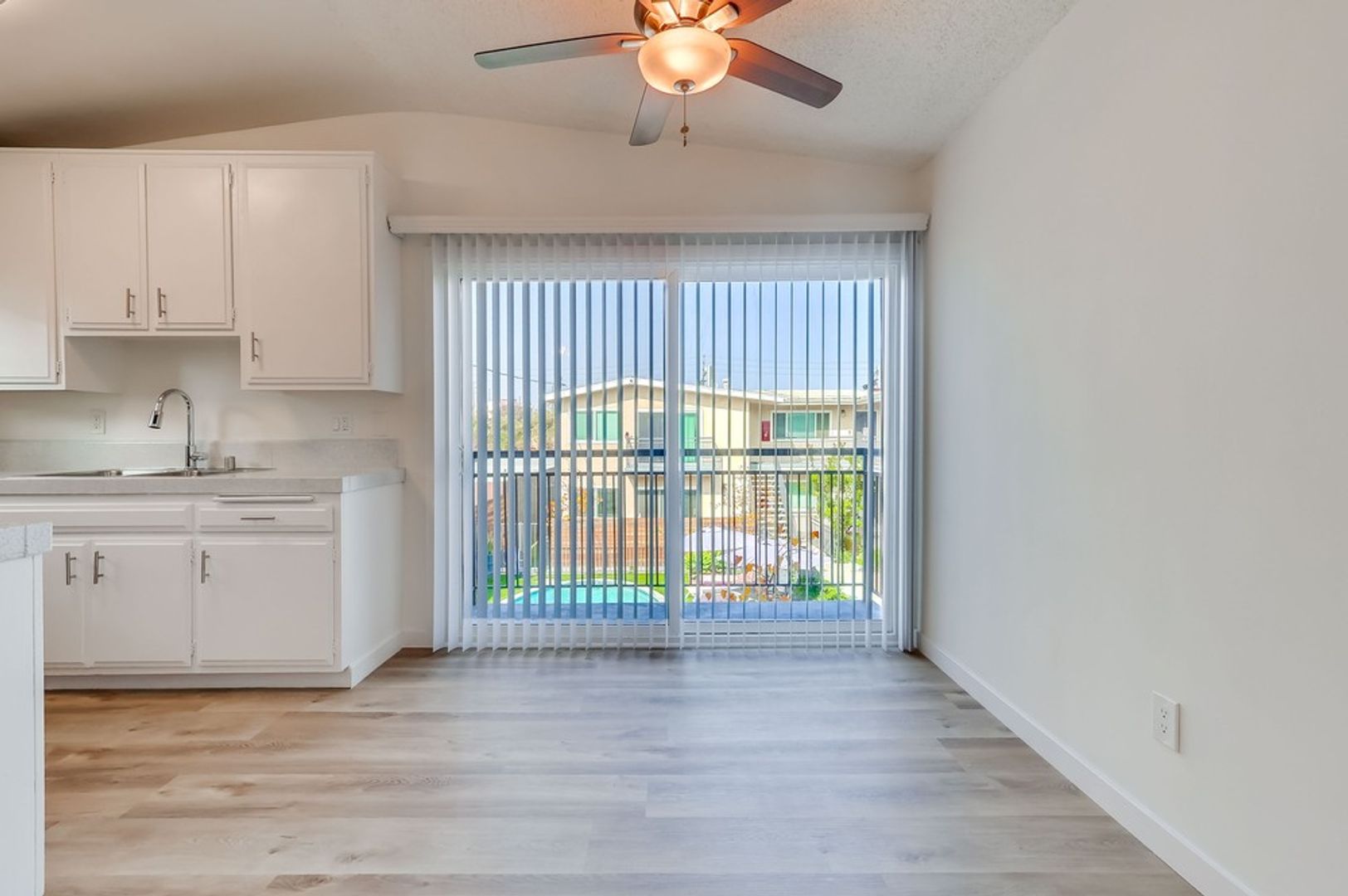 Inglewood Apartment: 333 W. Queen St