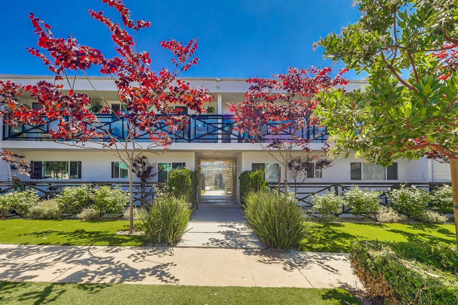 Apartment Building near SoFi with Pool, Covered Parking and Gym