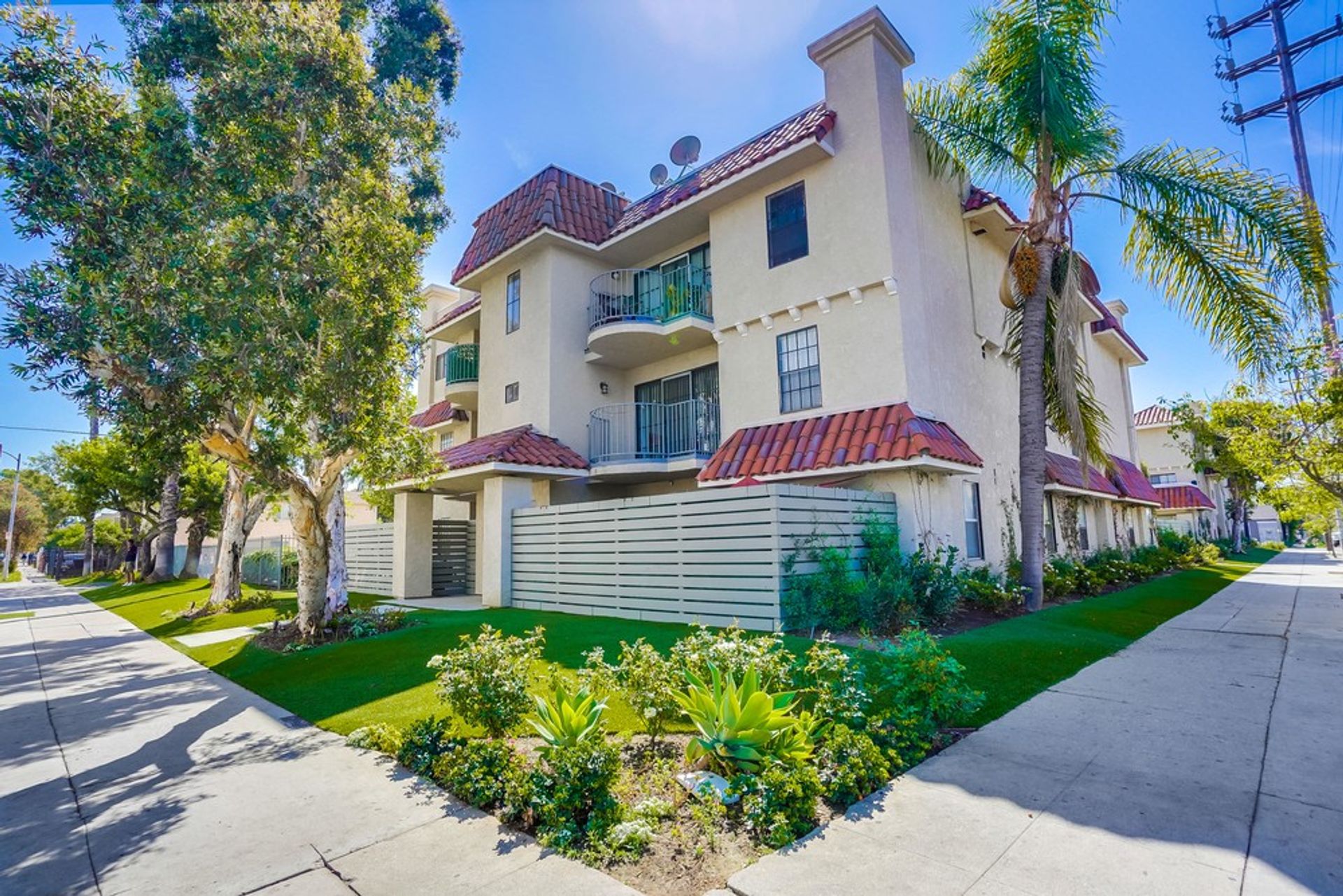 Los Angeles Apartment: 4060 S Hoover St #4060-302