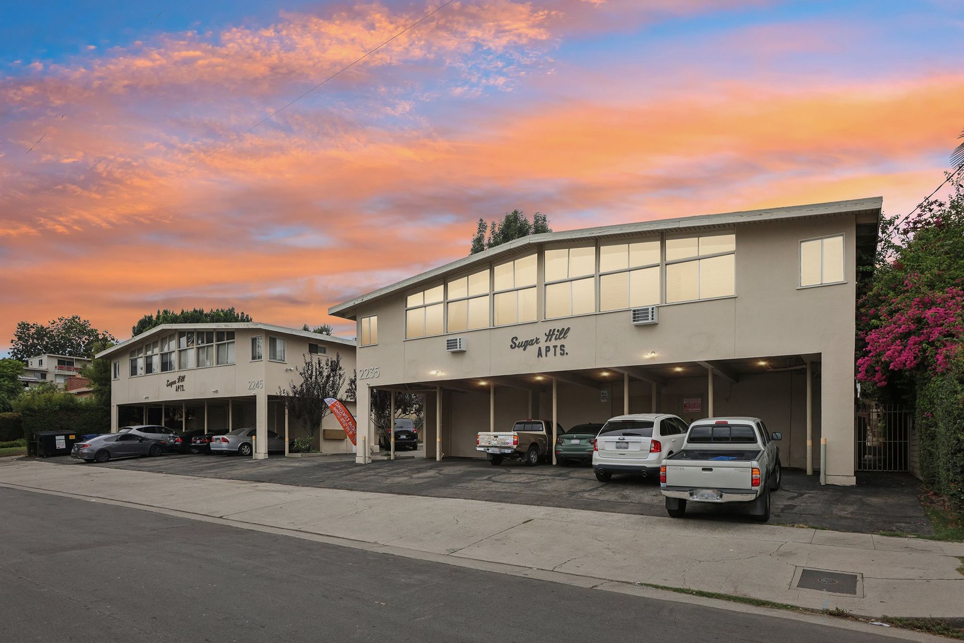 Quiet Jefferson Park Apartments – Spacious, Secure & Centrally Located