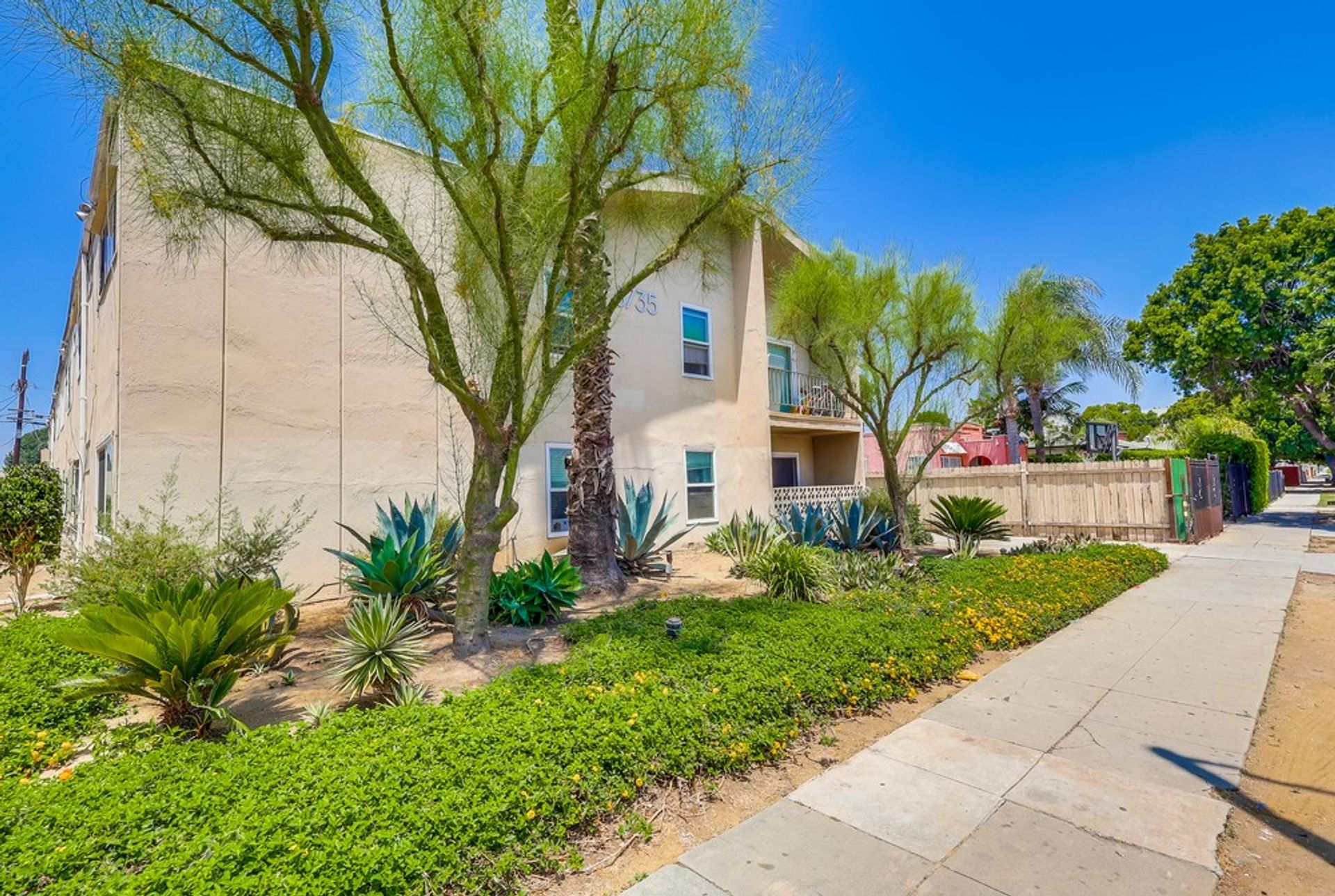 Apartment Building in Park Mesa Heights with Laundry On-Site and Parking