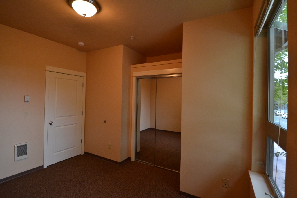 Eugene Apartment: 1777 Patterson St. 1-33