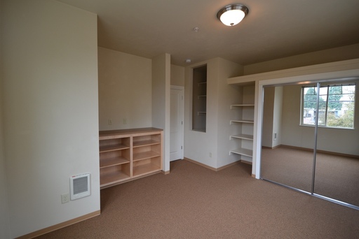 Nice 2 bedroom Townhouse w/ Private front porch! Only few blocks to campus! – photo 1