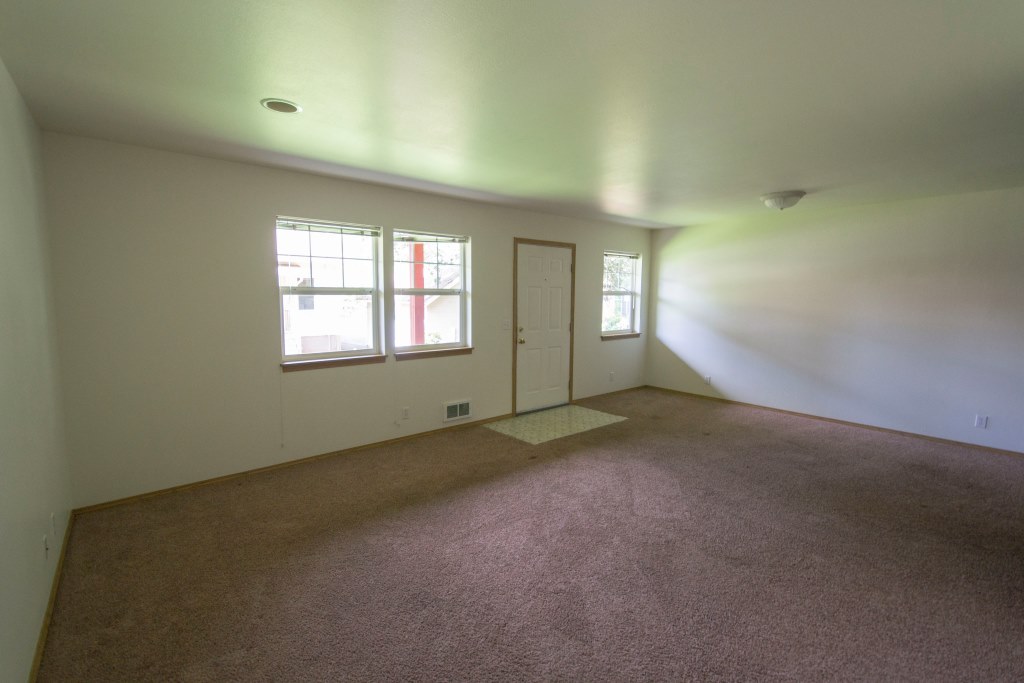 Eugene Apartment: 1468, 1472, 1476 Orchard Alley