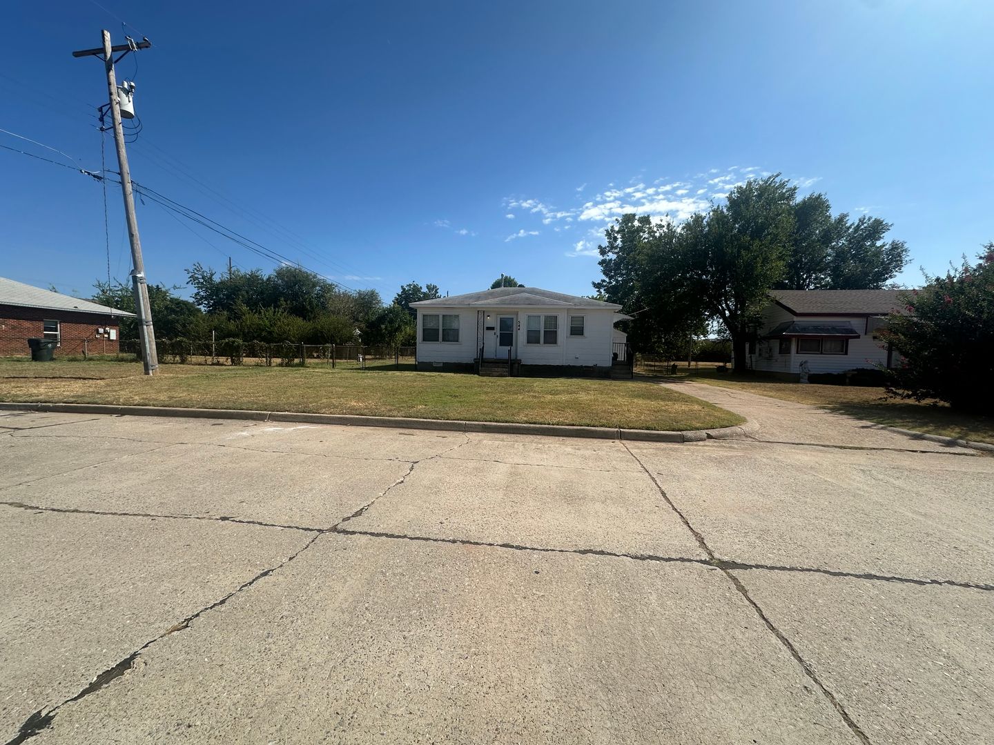 Midwest City House: 544 E Rose