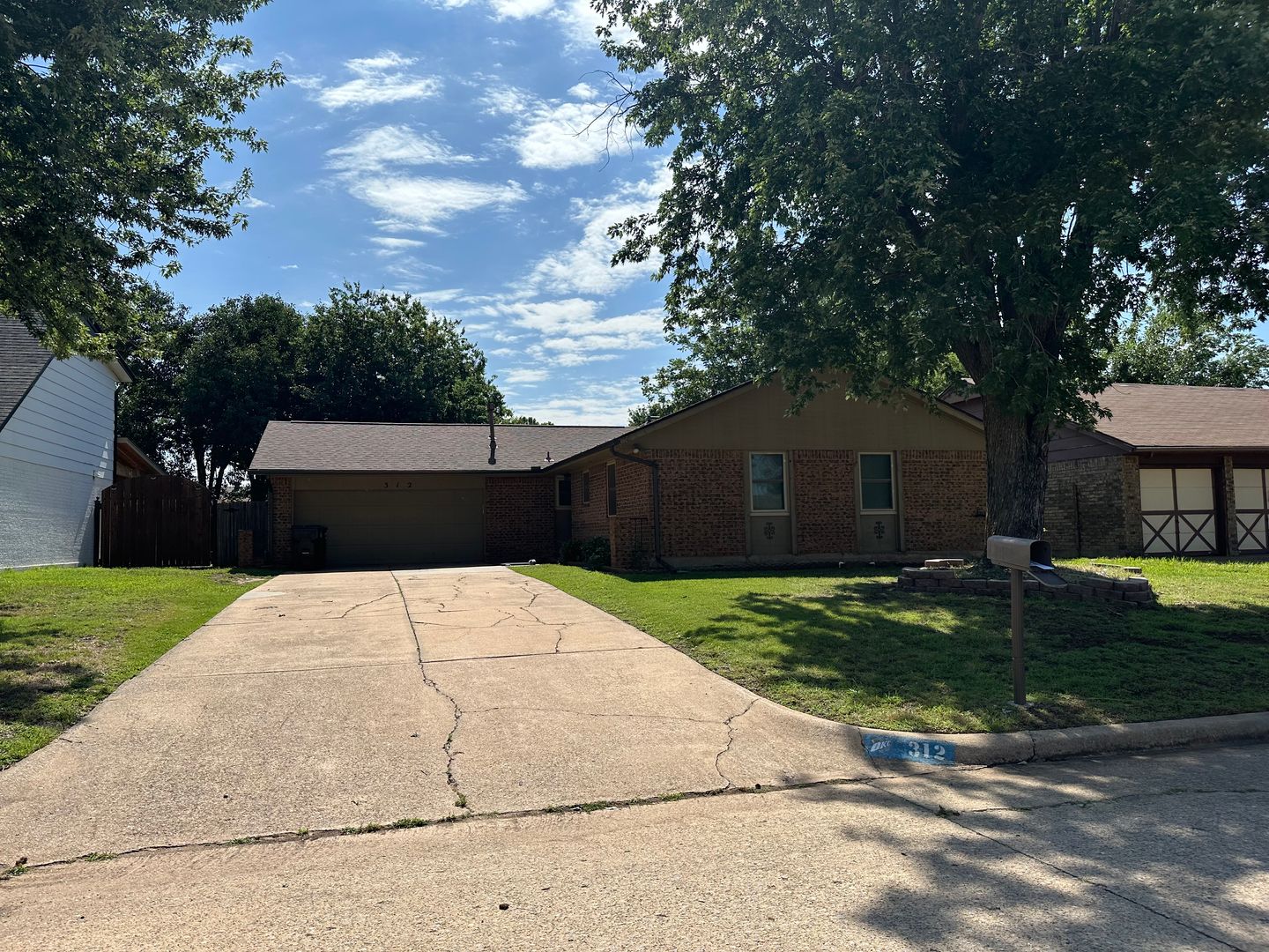 Moore House: 312 S. Avery Dr