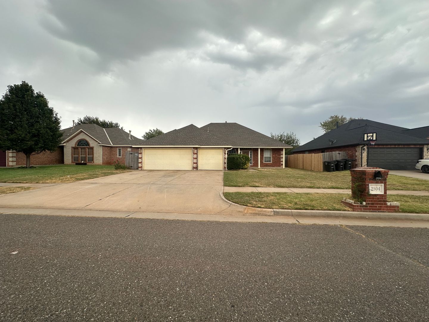 Moore House: 2504 Thomas Dr.