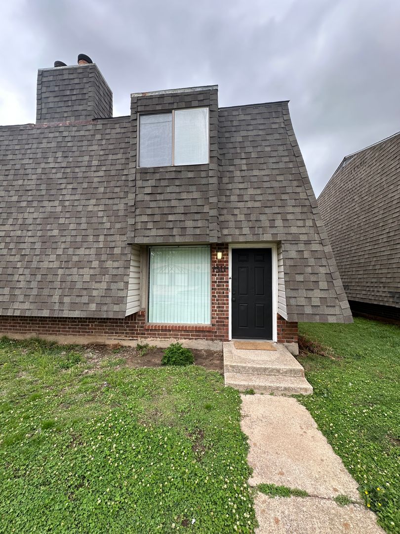 Norman Multiplex: 1311 Eastgate Dr