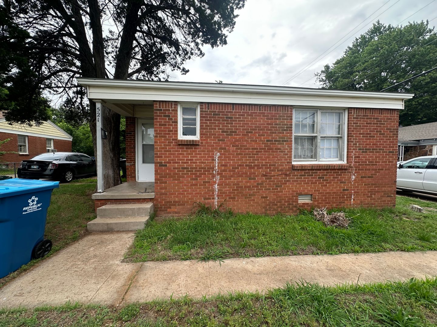 Midwest City House: 521 E Harmon